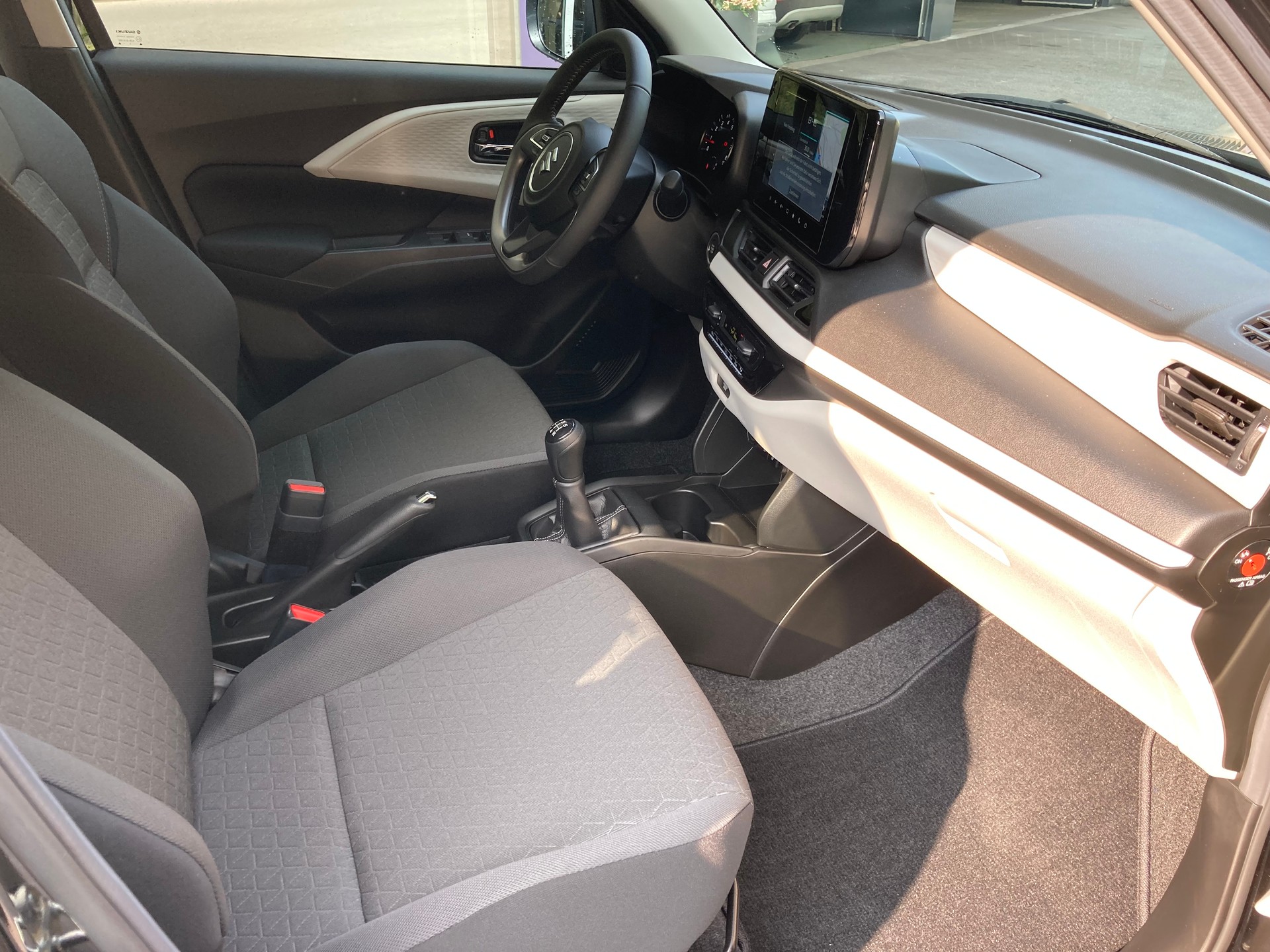 SUZUKI Swift 1.2 Compact + 4x4 Hybrid-image-5