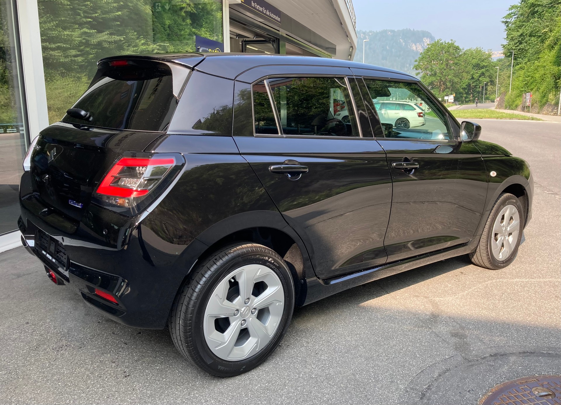 SUZUKI Swift 1.2 Compact + 4x4 Hybrid-showroom-element-2