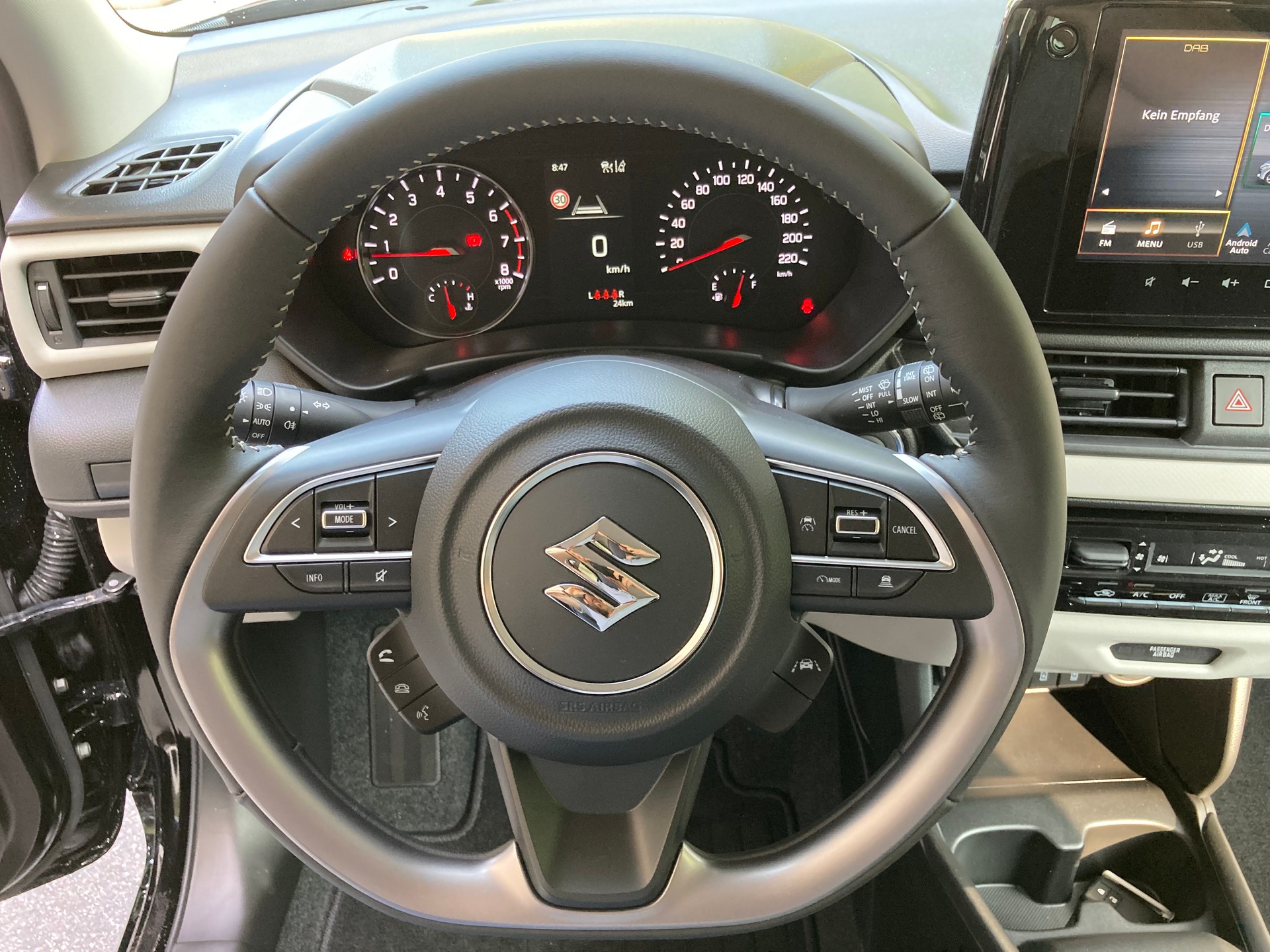 SUZUKI Swift 1.2 Compact + 4x4 Hybrid-image-8