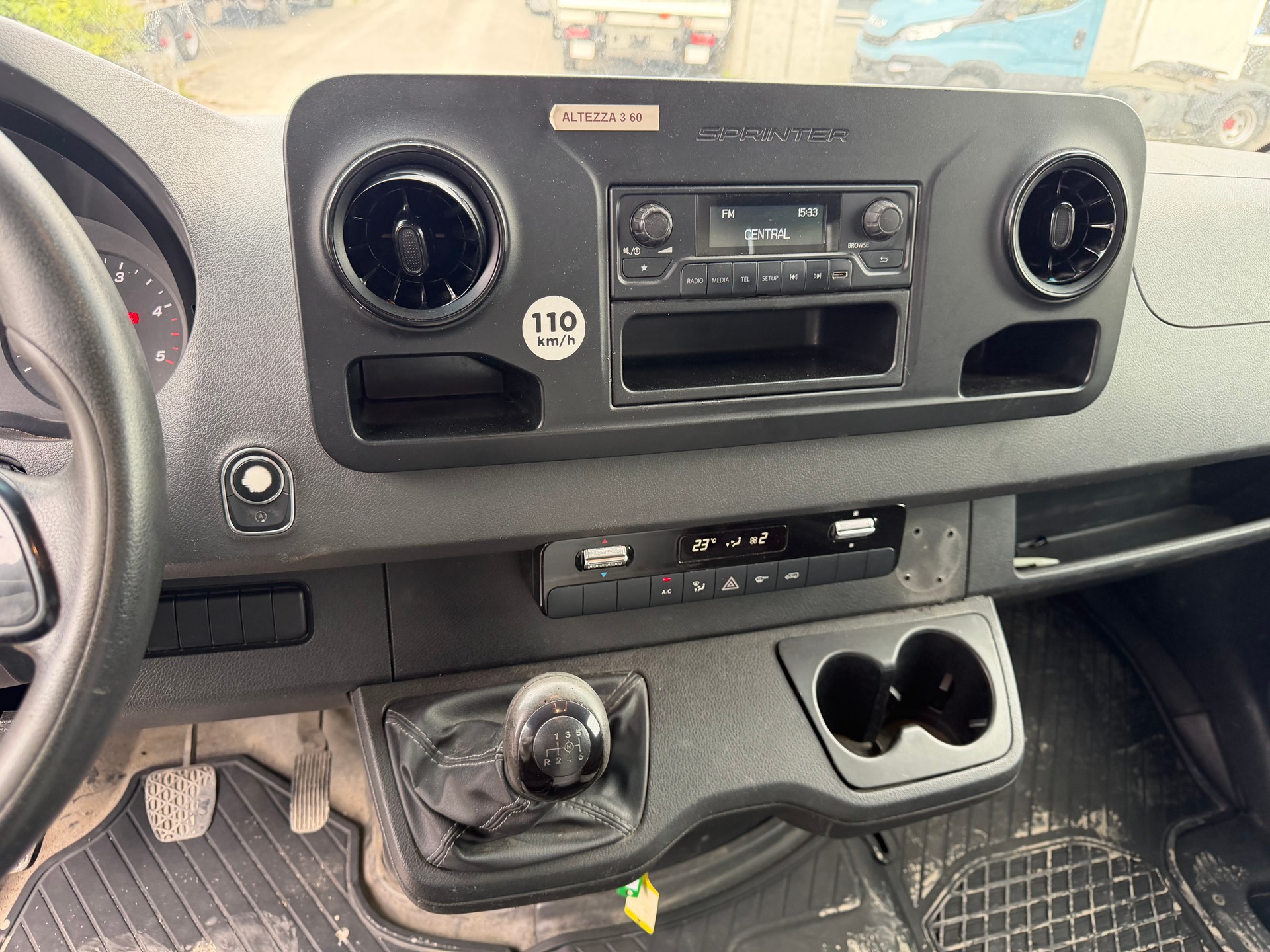 MERCEDES-BENZ Sprinter 319 CDI Lang-image-4