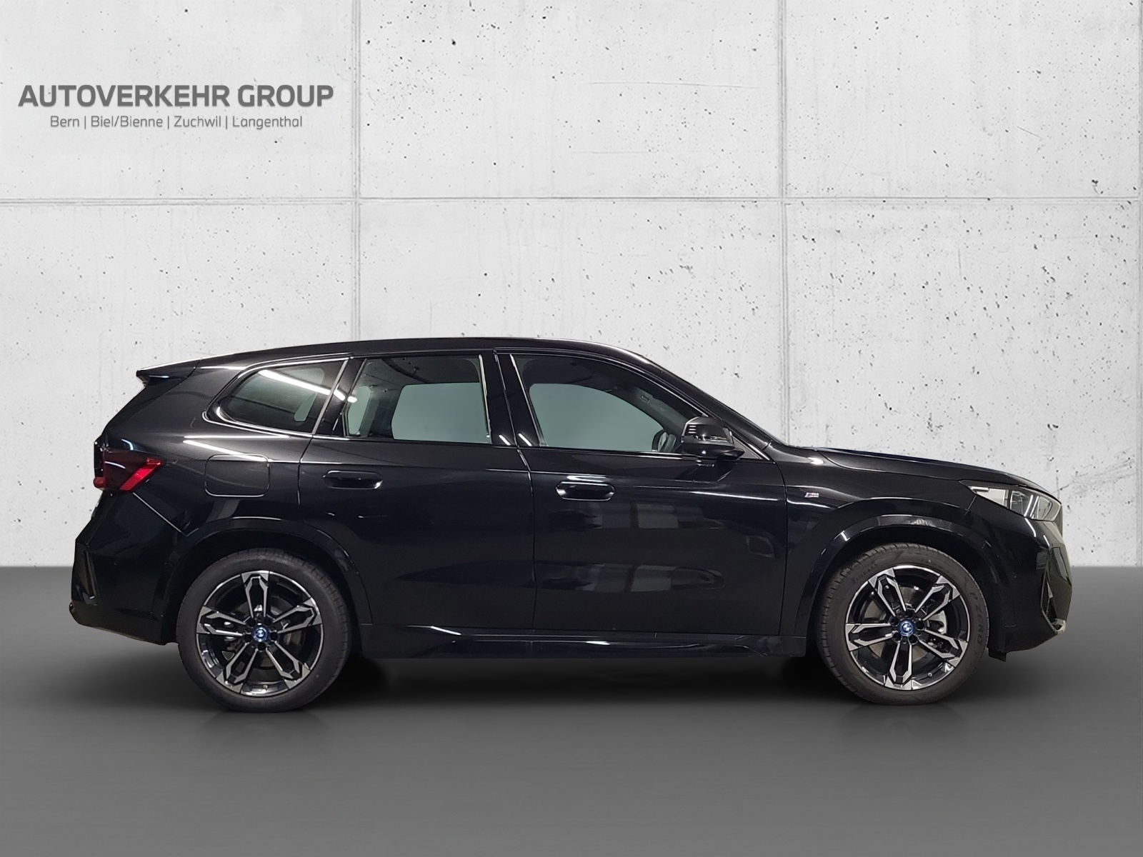 BMW iX1 xDrive 30 M Sport-showroom-element-3