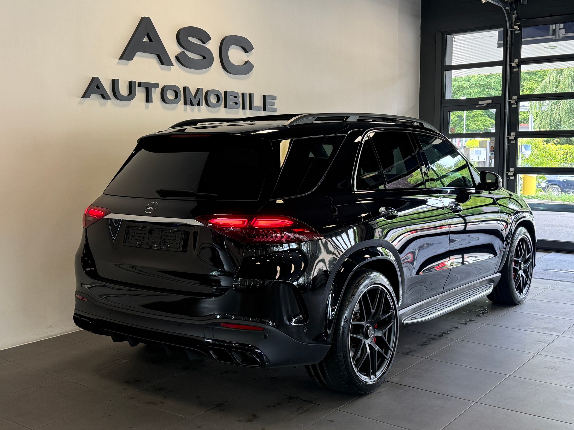 MERCEDES-BENZ GLE 63 S AMG 4Matic+ 9G-Speedshift-showroom-element-2