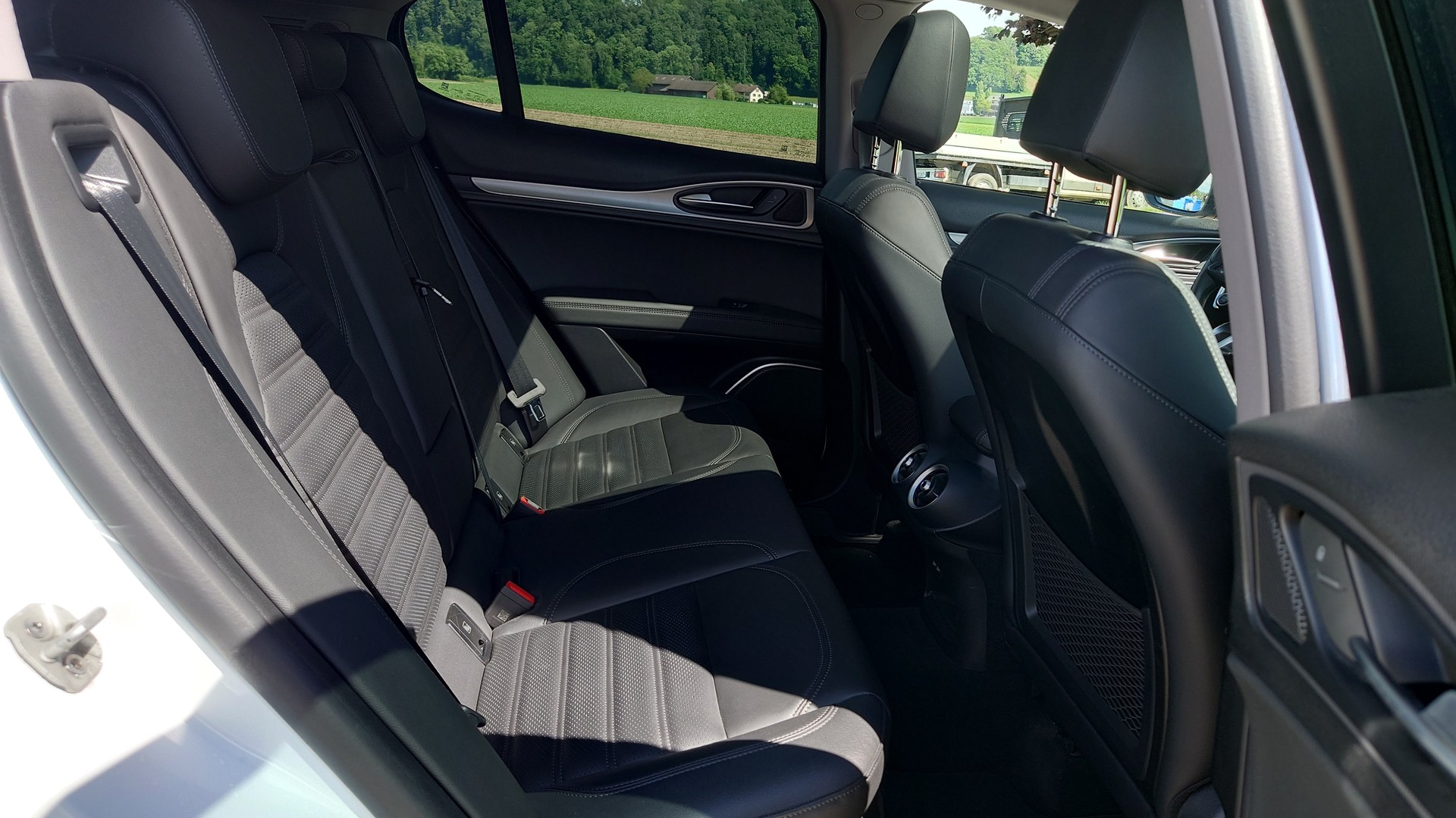 ALFA ROMEO Stelvio 2.2JTDM Veloce Q4Automatic-image-13