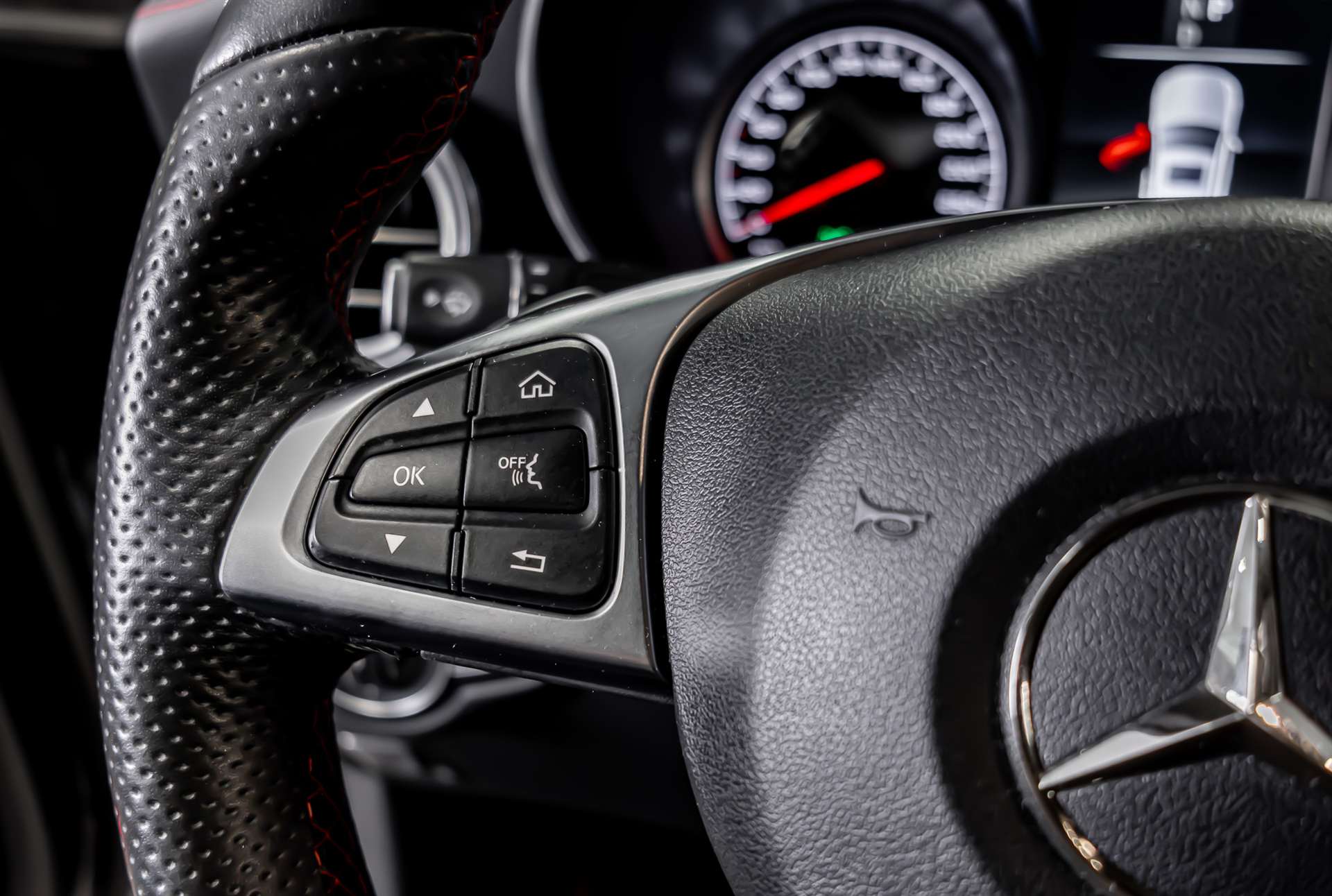 MERCEDES-BENZ GLC Coupé 43 AMG 4Matic 9G-Tronic-image-8
