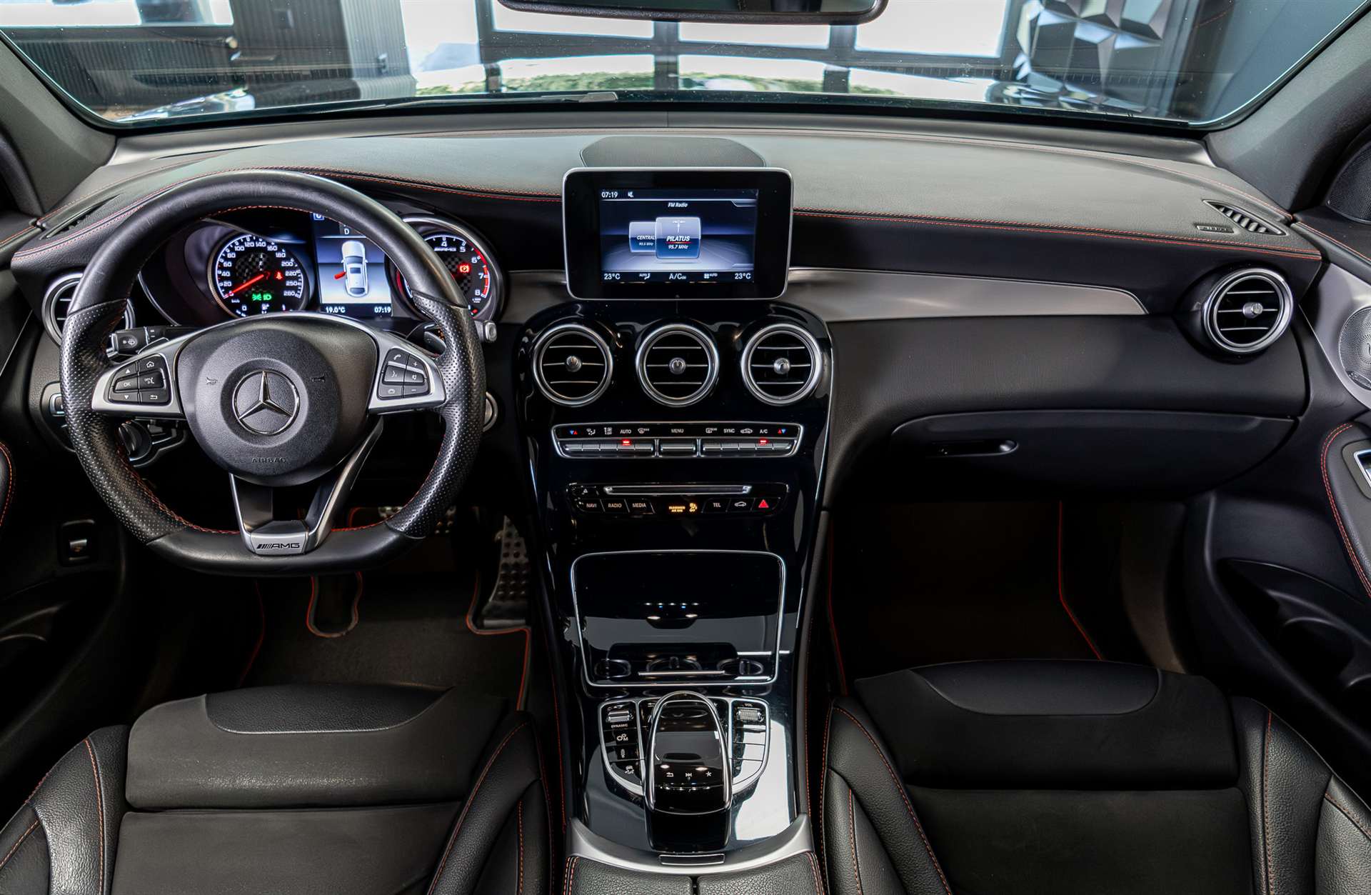 MERCEDES-BENZ GLC Coupé 43 AMG 4Matic 9G-Tronic-image-5