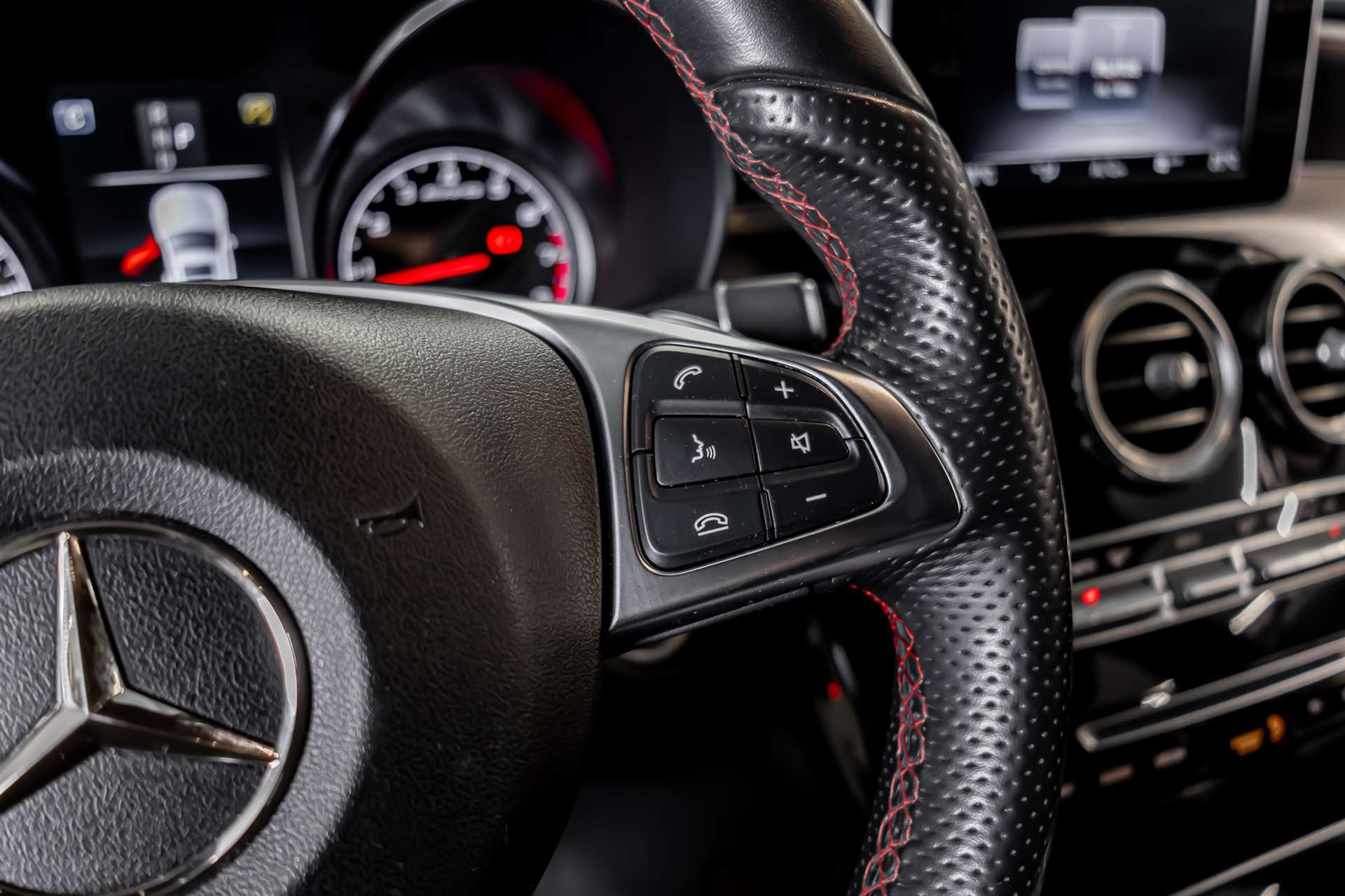 MERCEDES-BENZ GLC Coupé 43 AMG 4Matic 9G-Tronic-image-9