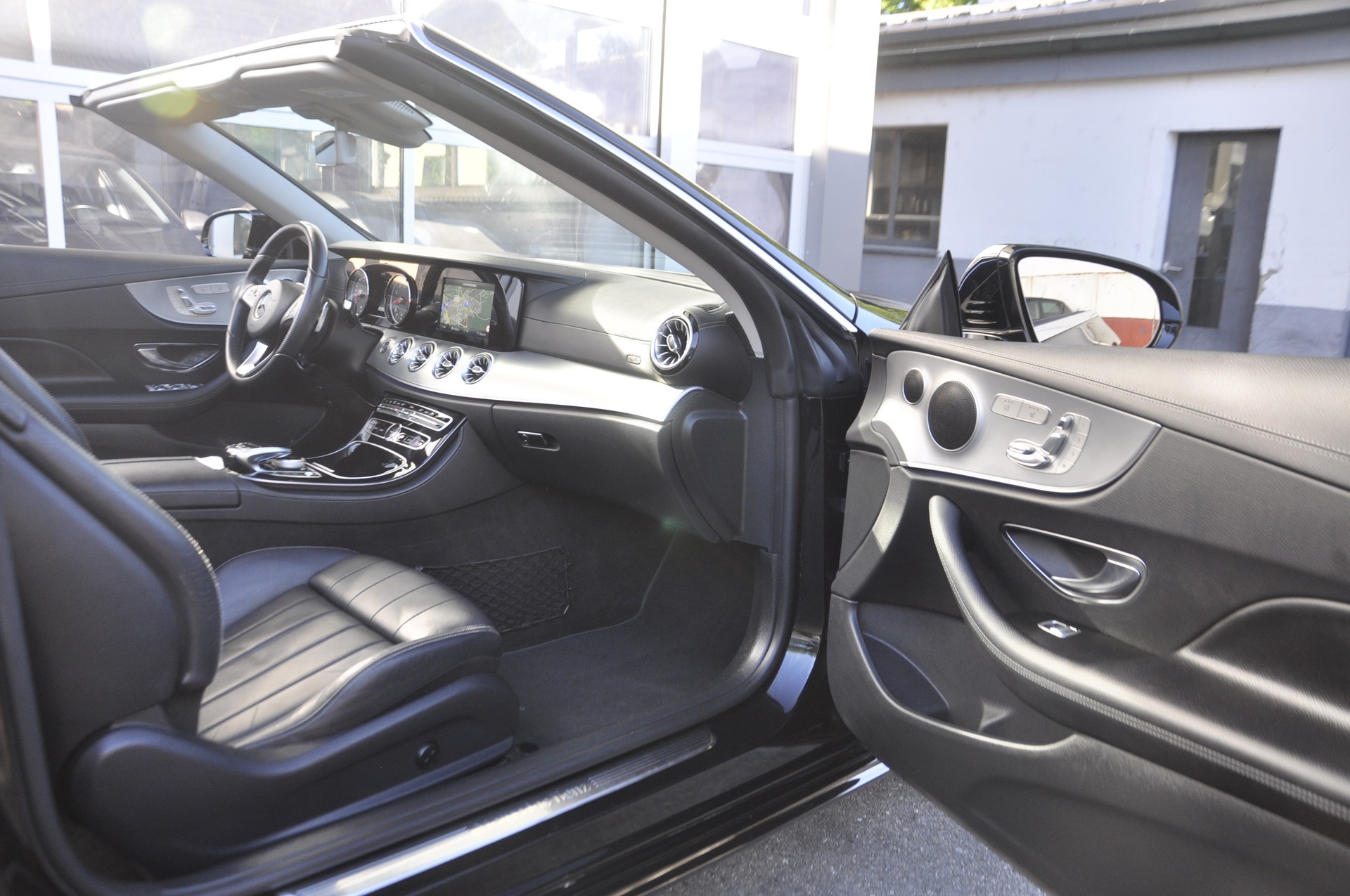MERCEDES-BENZ E 200 Cabriolet Avantgarde 9G-Tronic-image-9