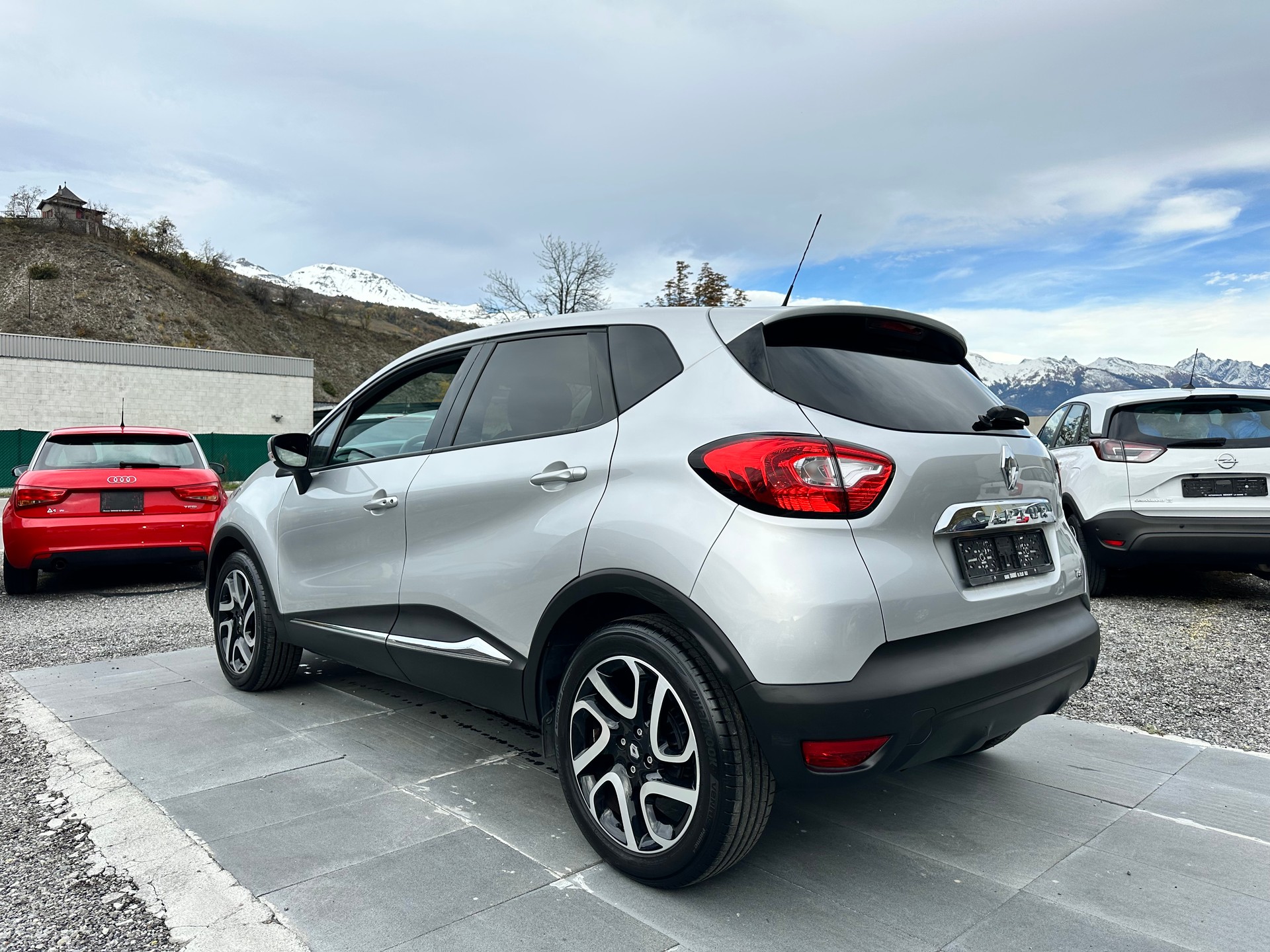 RENAULT Captur 1.2 T 16V Privilège EDC-image-3
