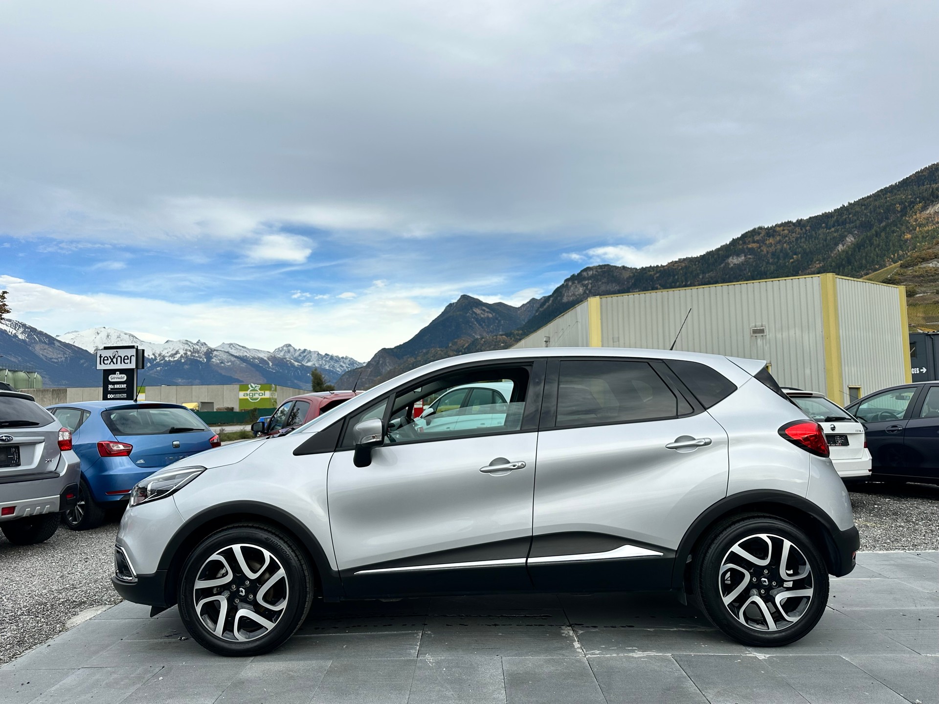 RENAULT Captur 1.2 T 16V Privilège EDC-image-5