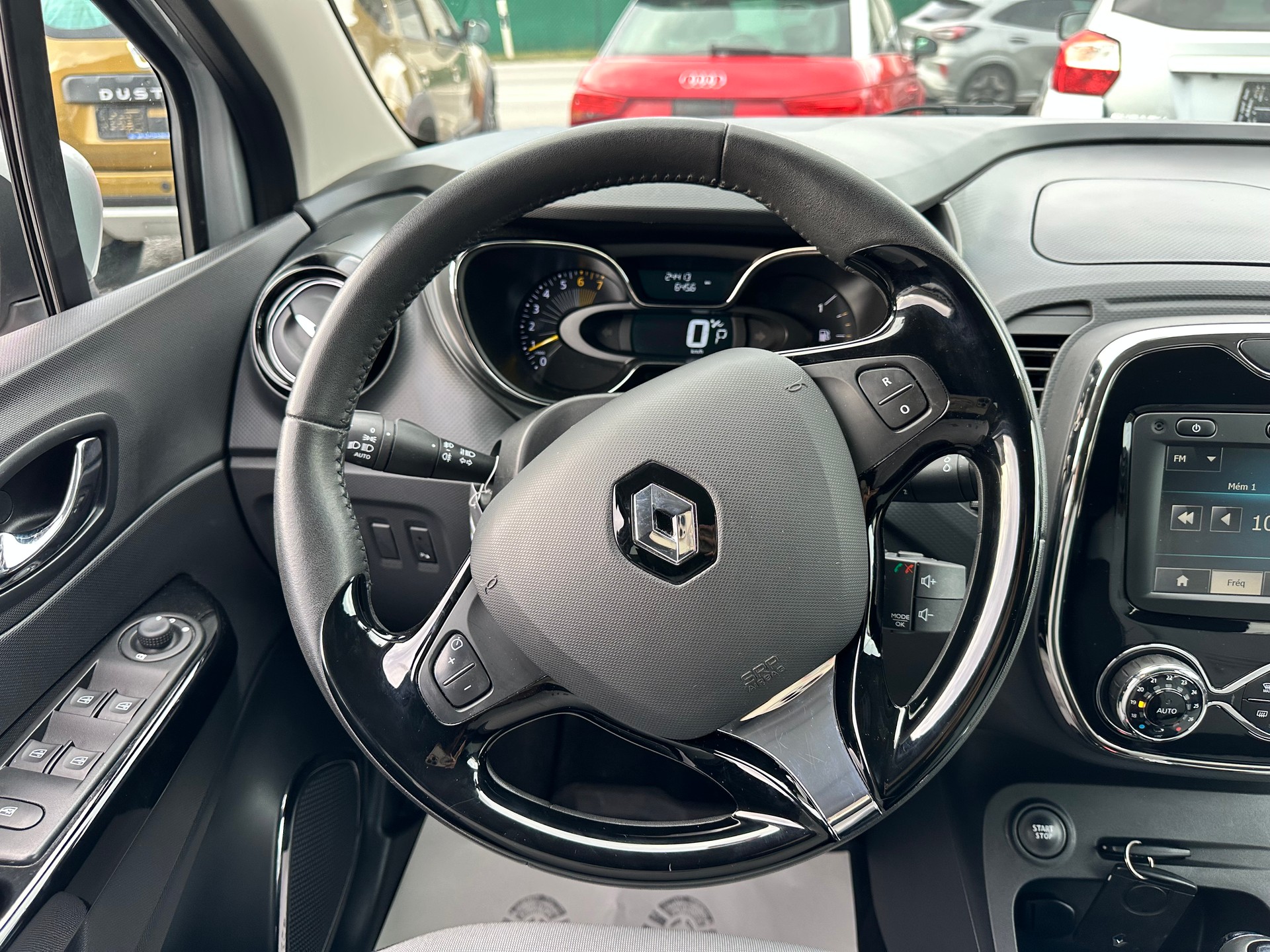 RENAULT Captur 1.2 T 16V Privilège EDC-image-12