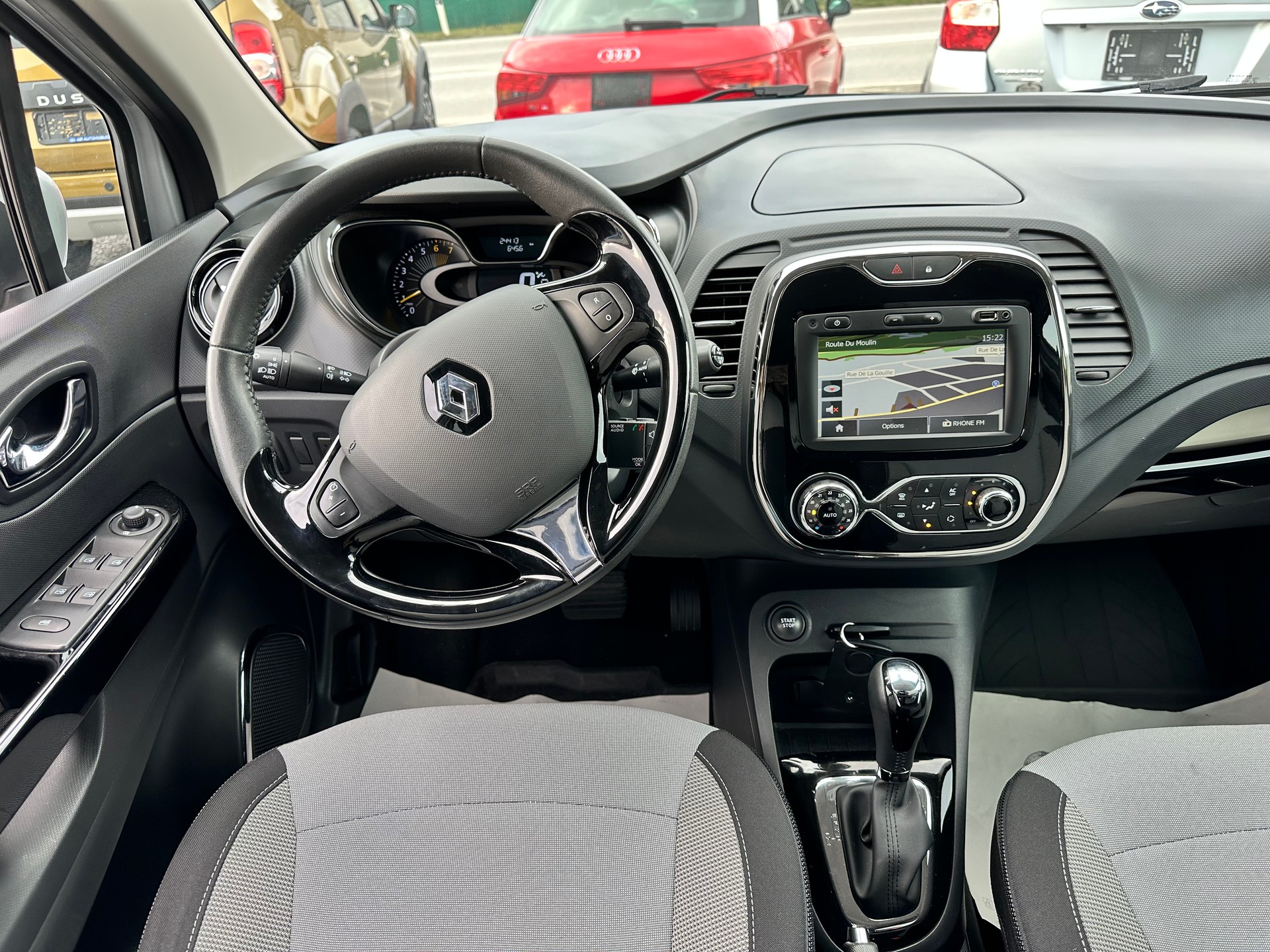 RENAULT Captur 1.2 T 16V Privilège EDC-image-11