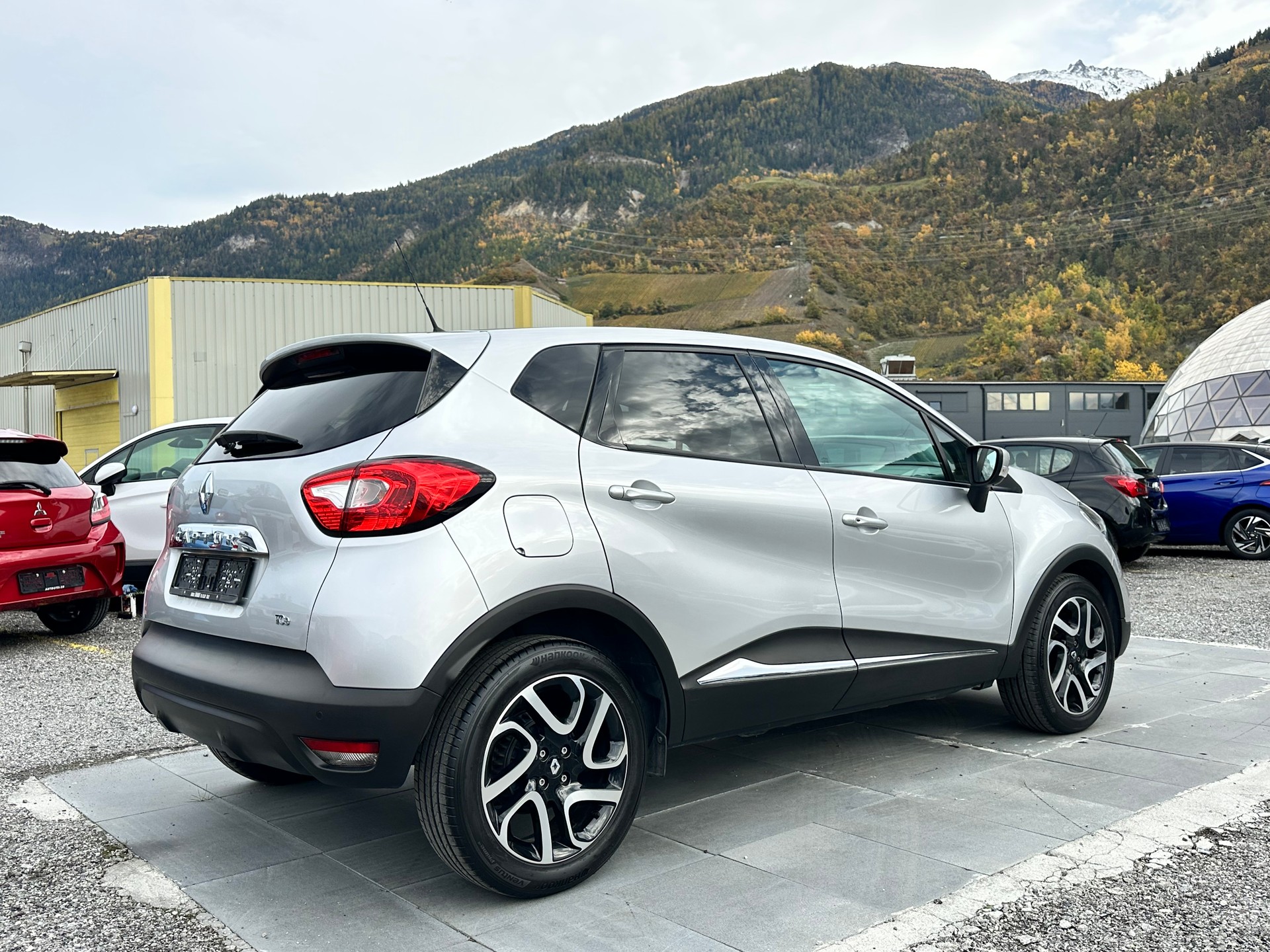 RENAULT Captur 1.2 T 16V Privilège EDC-image-4