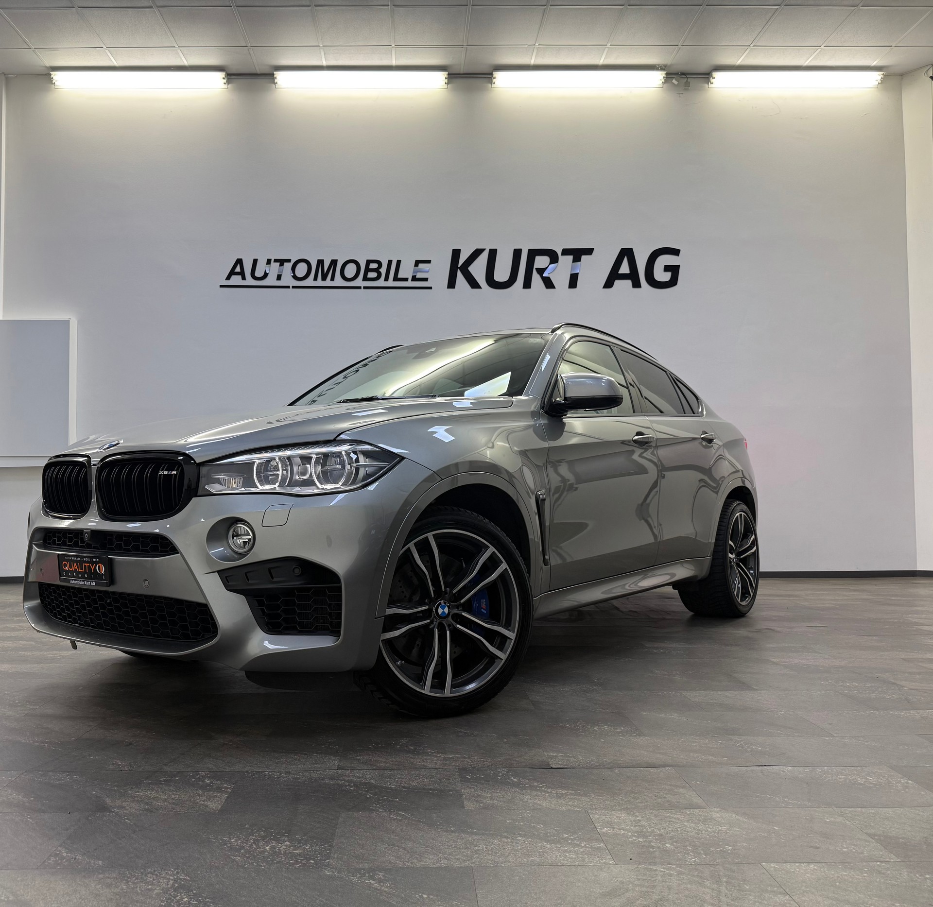 BMW X6M Steptronic-showroom-element-1