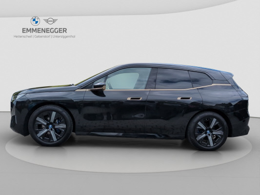 BMW iX xDrive40 Launch Ed.-showroom-element-1