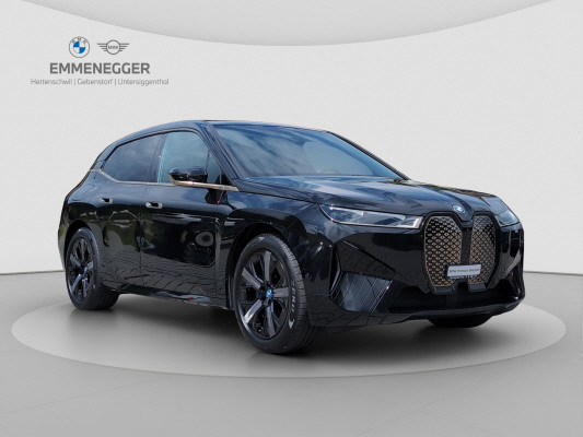 BMW iX xDrive40 Launch Ed.-showroom-element-2