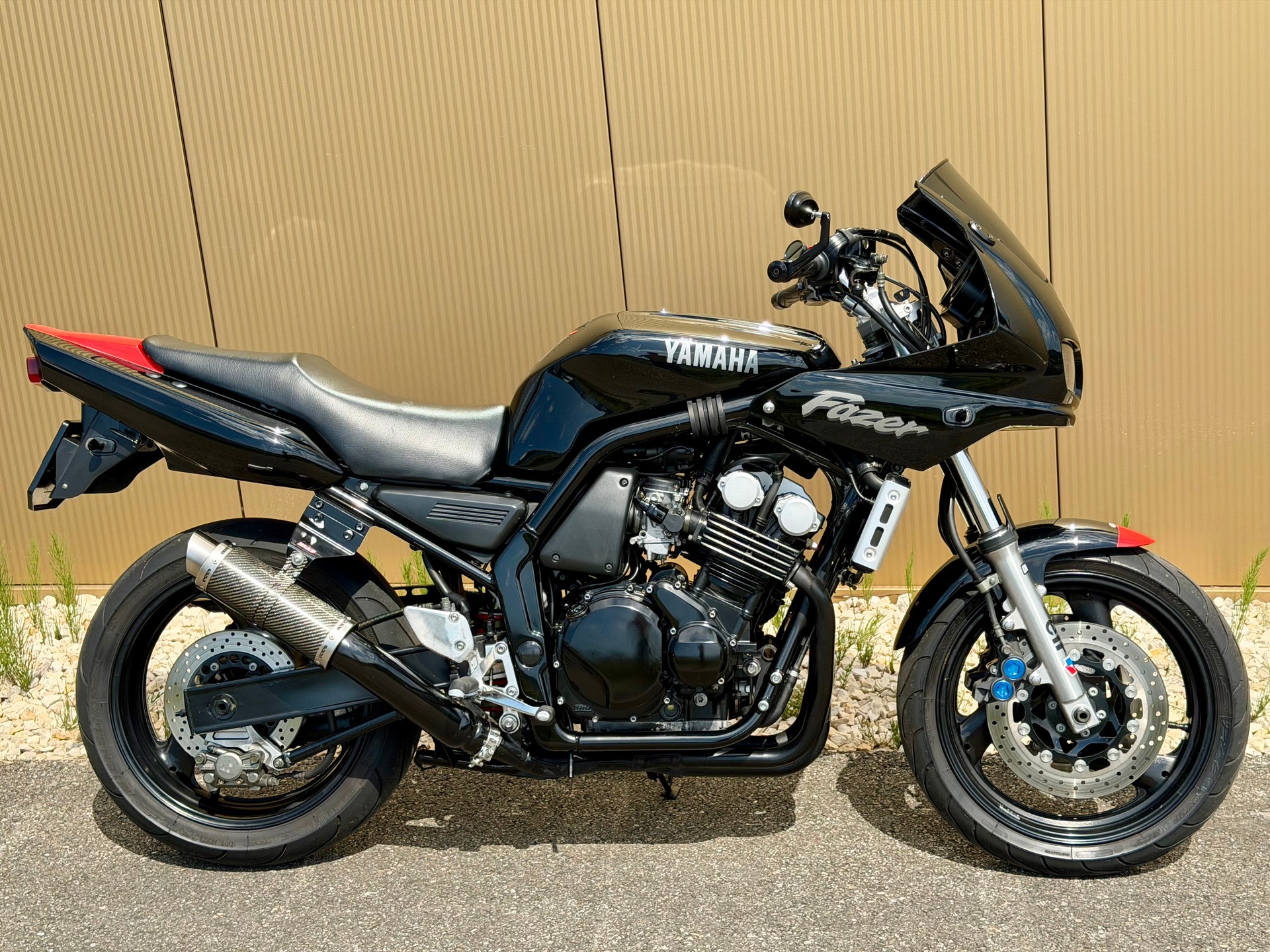 YAMAHA FZS 600 Fazer-showroom-element-3