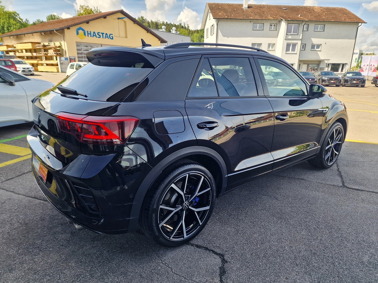 VW T-Roc 2.0 TSI R DSG 4Motion-image-5