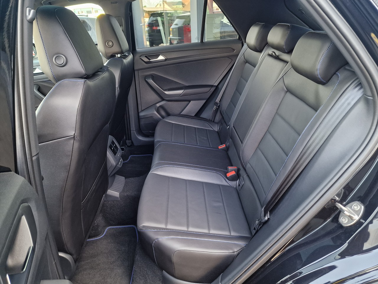 VW T-Roc 2.0 TSI R DSG 4Motion-image-11