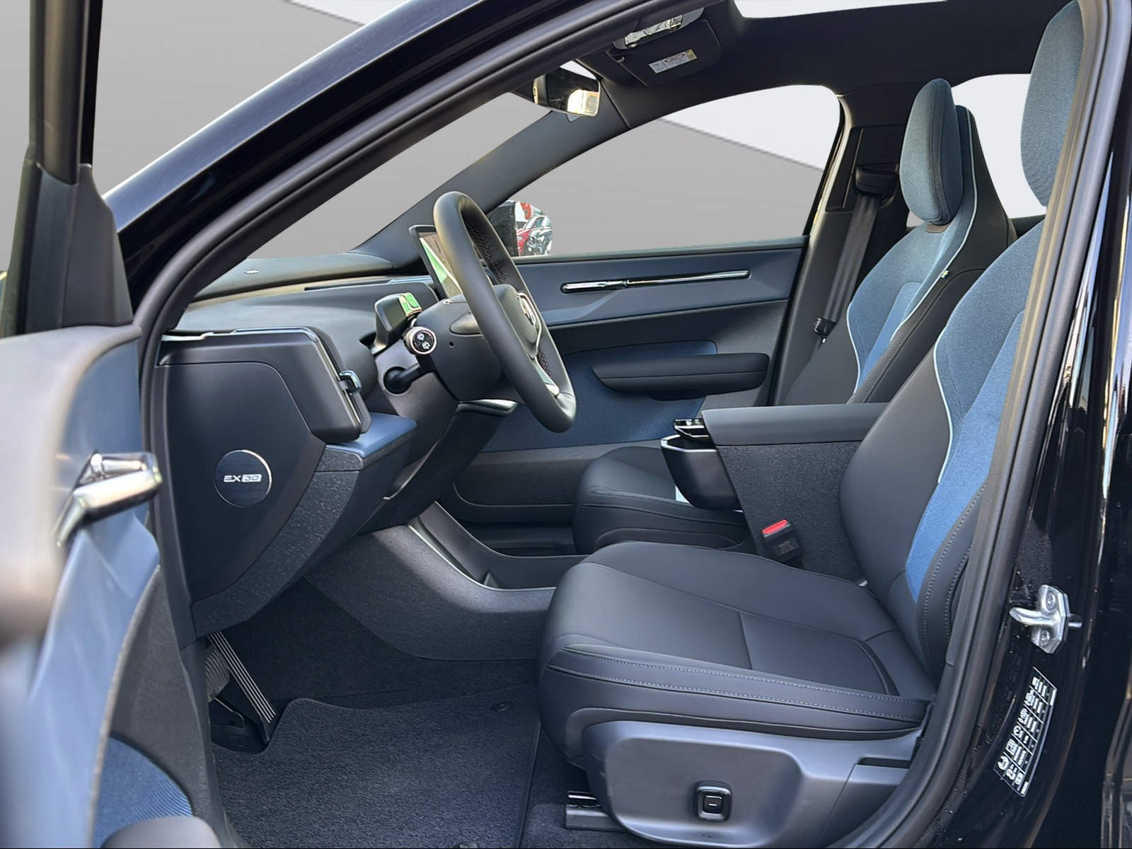 VOLVO EX30 Cross Country E60 69kWh Twin Performance AWD-image-5