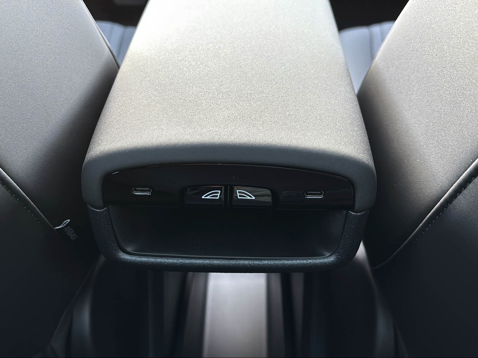 VOLVO EX30 Cross Country E60 69kWh Twin Performance AWD-image-17