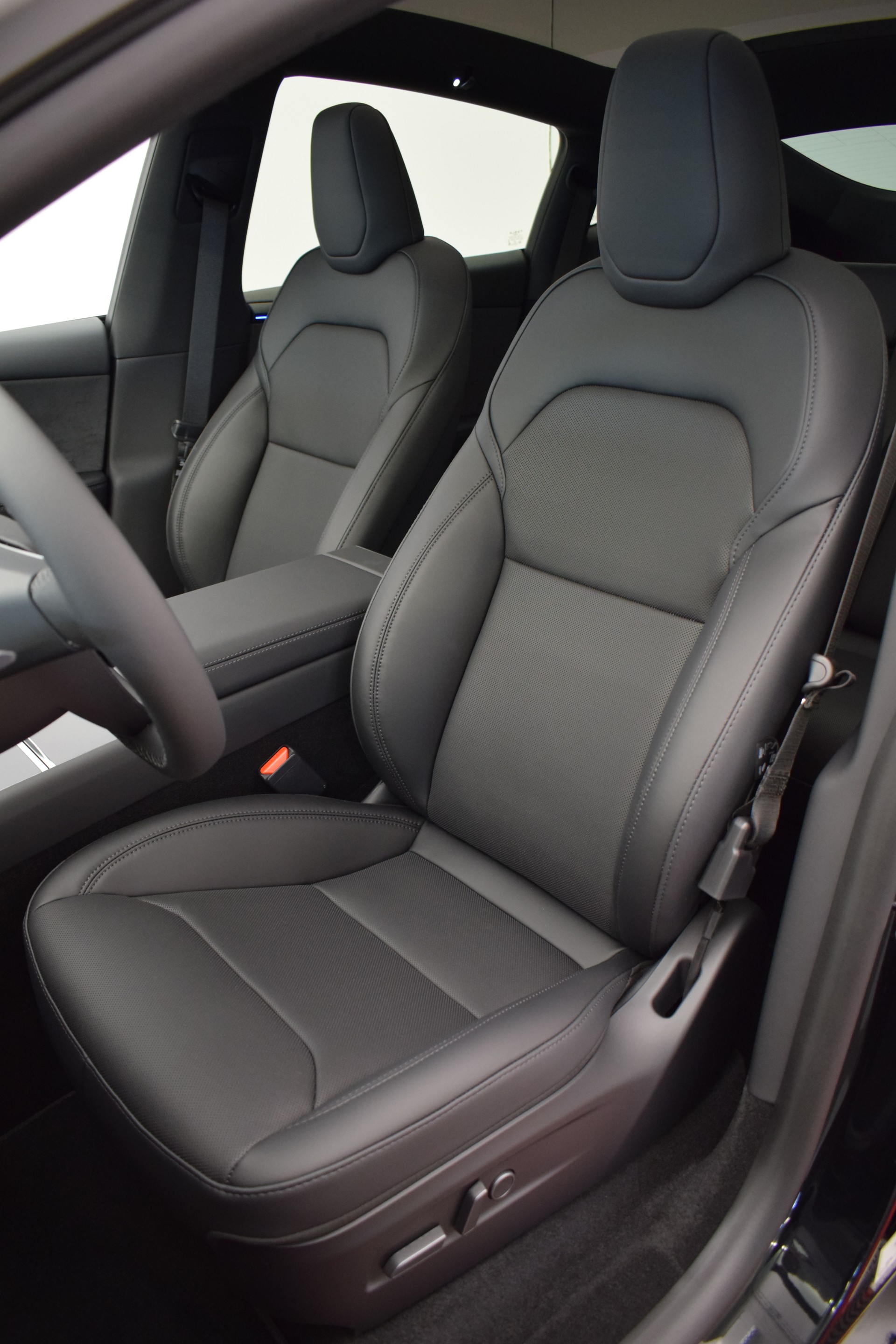 TESLA Model Y Premium Long Range AWD, Made in Berlin-image-17