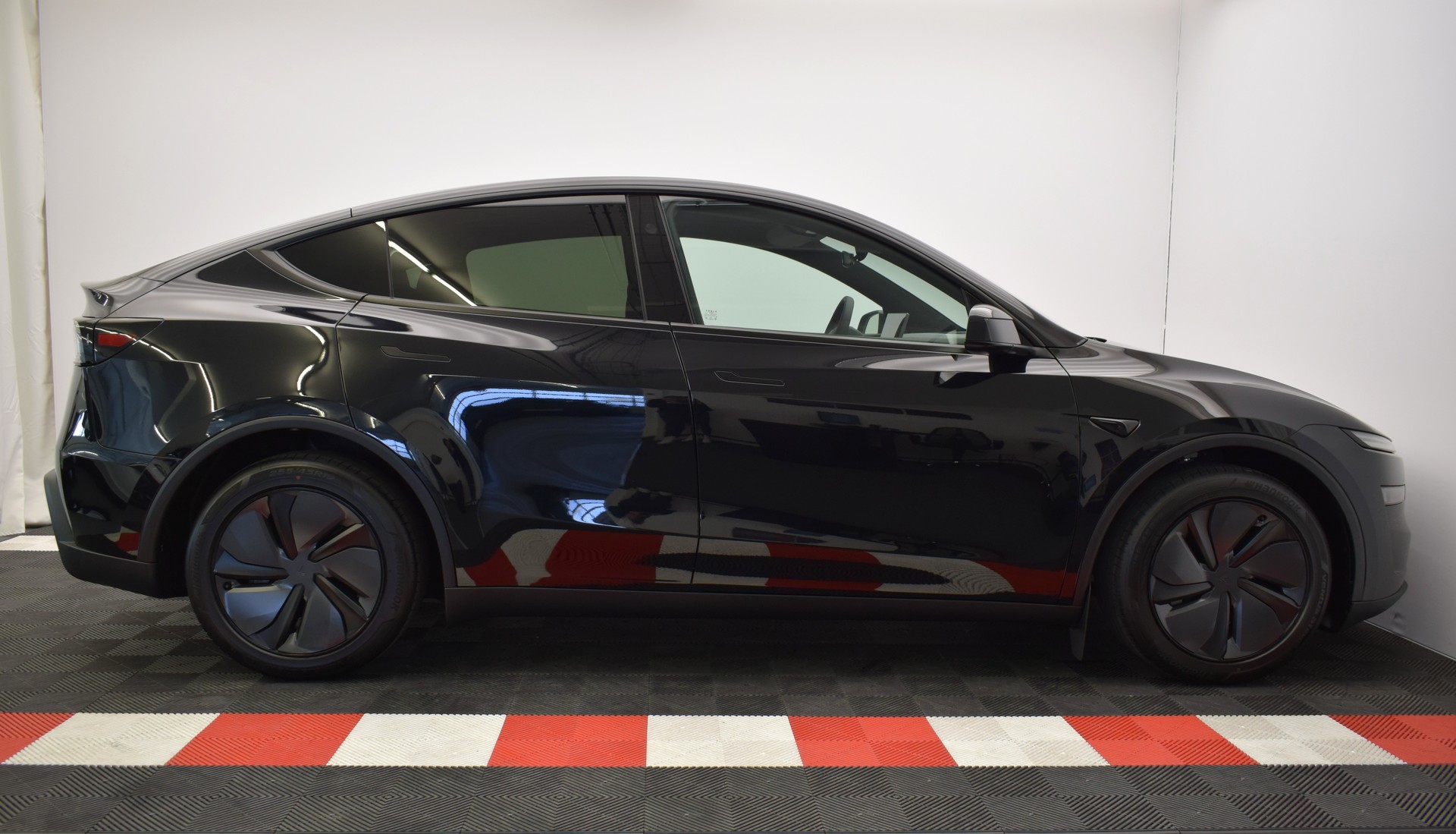 TESLA Model Y Premium Long Range AWD, Made in Berlin-image-13
