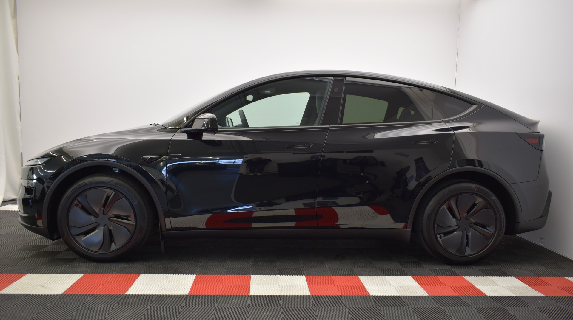 TESLA Model Y Premium Long Range AWD, Made in Berlin-image-8
