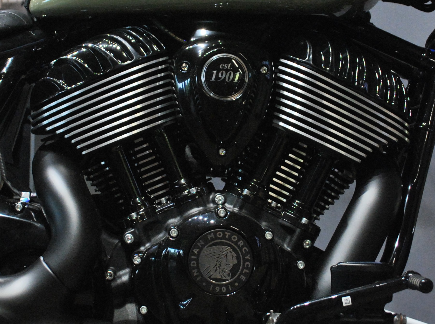 INDIAN Chief Bobber Dark Horse-image-8