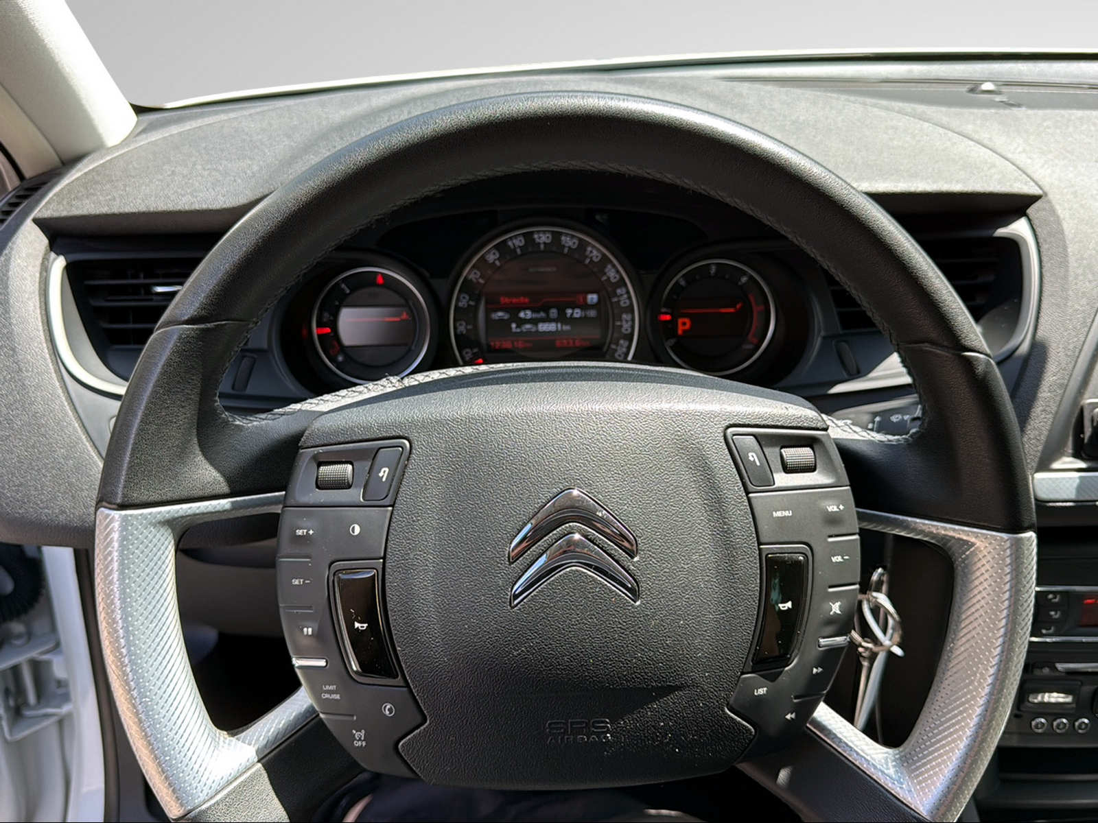 CITROEN C5 Tourer 2.0 HDi CrossTourer Automatic-image-14