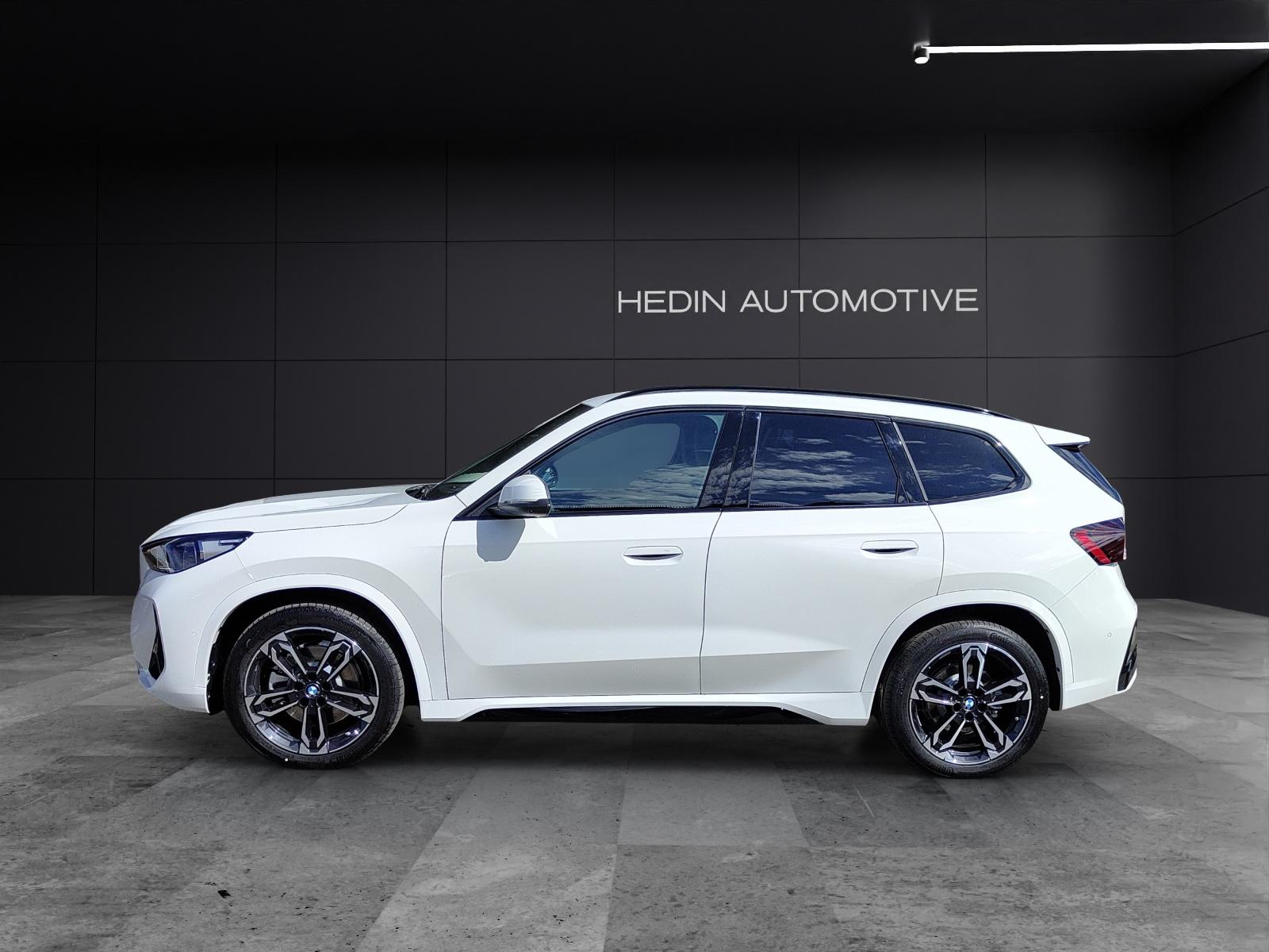 BMW iX1 30 xDrive-showroom-element-1