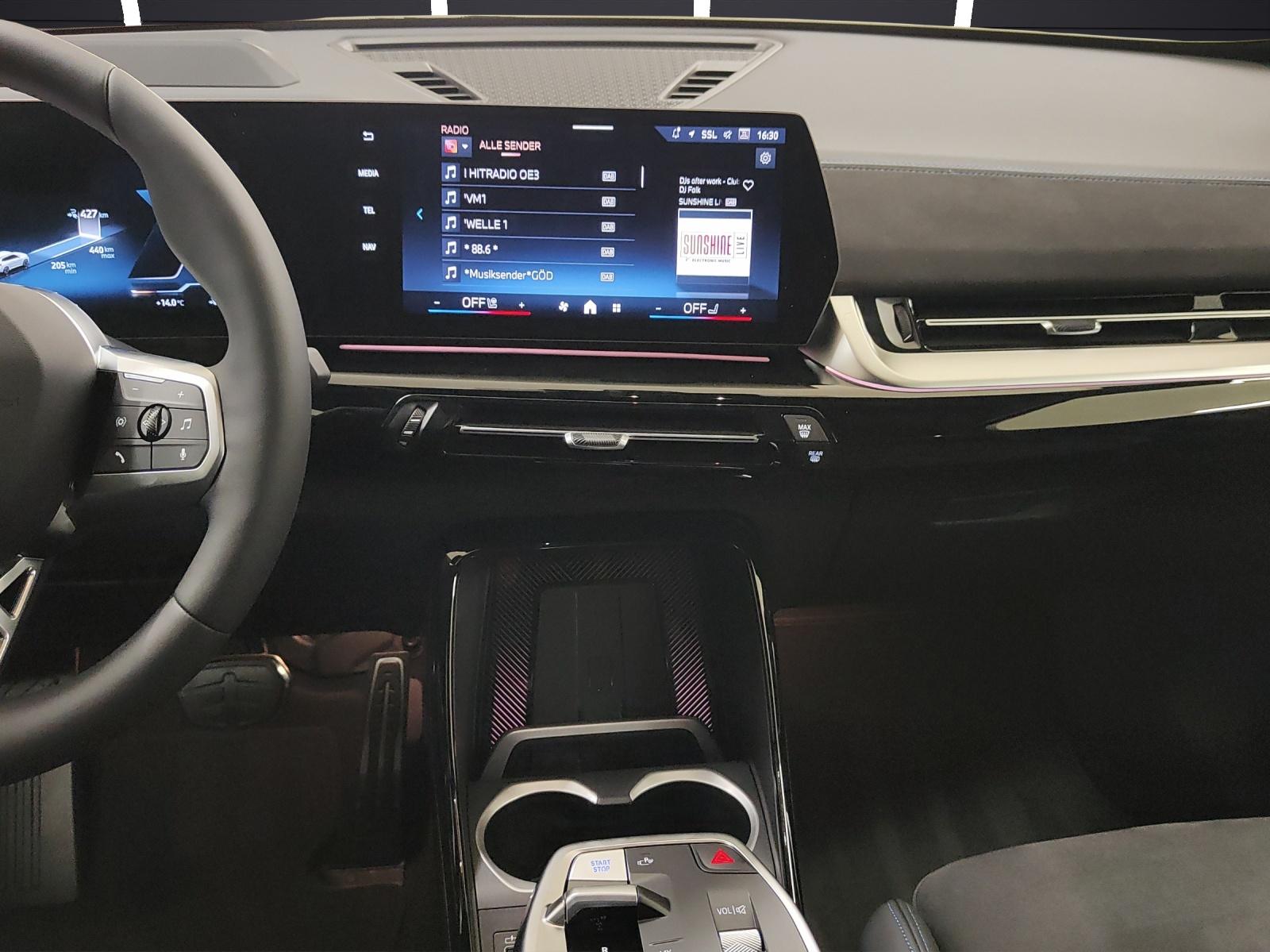 BMW iX1 30 xDrive-image-13