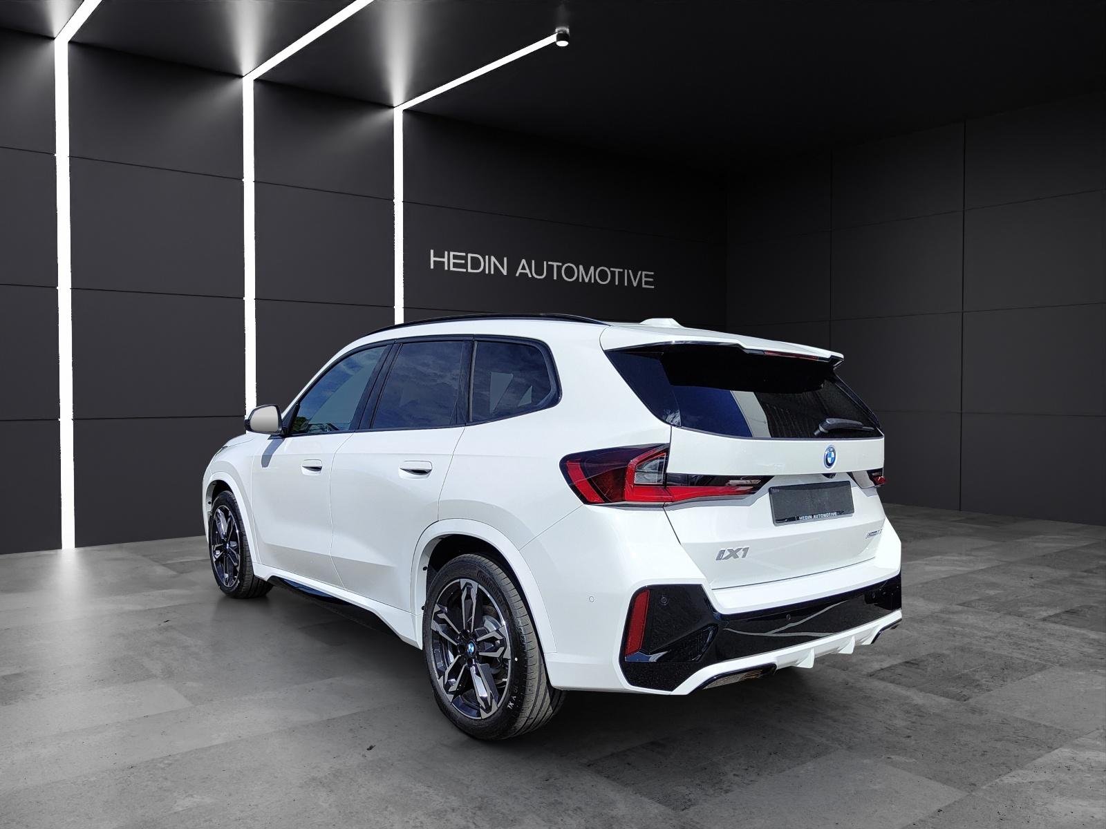 BMW iX1 30 xDrive-showroom-element-3
