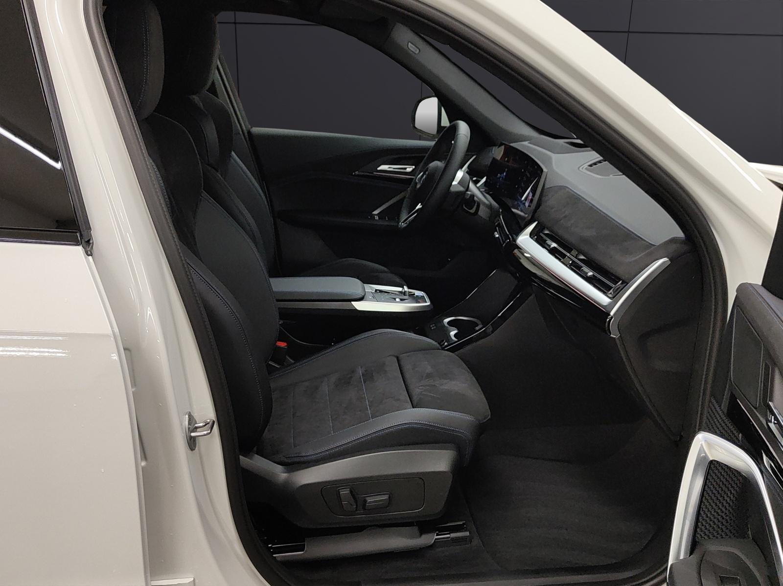 BMW iX1 30 xDrive-image-19