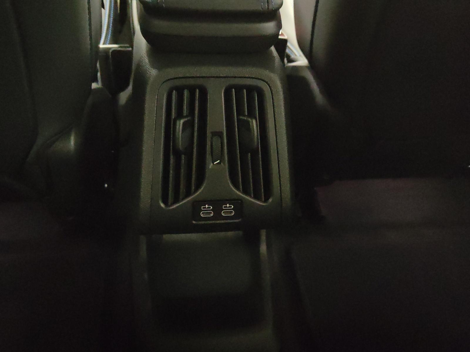 BMW iX1 30 xDrive-image-21