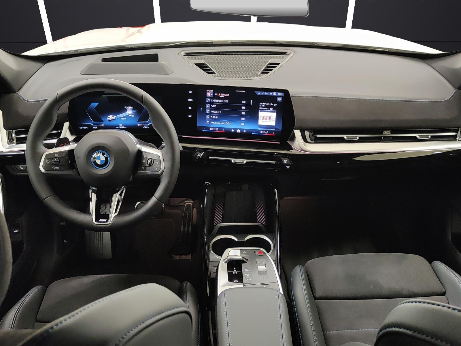 BMW iX1 30 xDrive-image-18