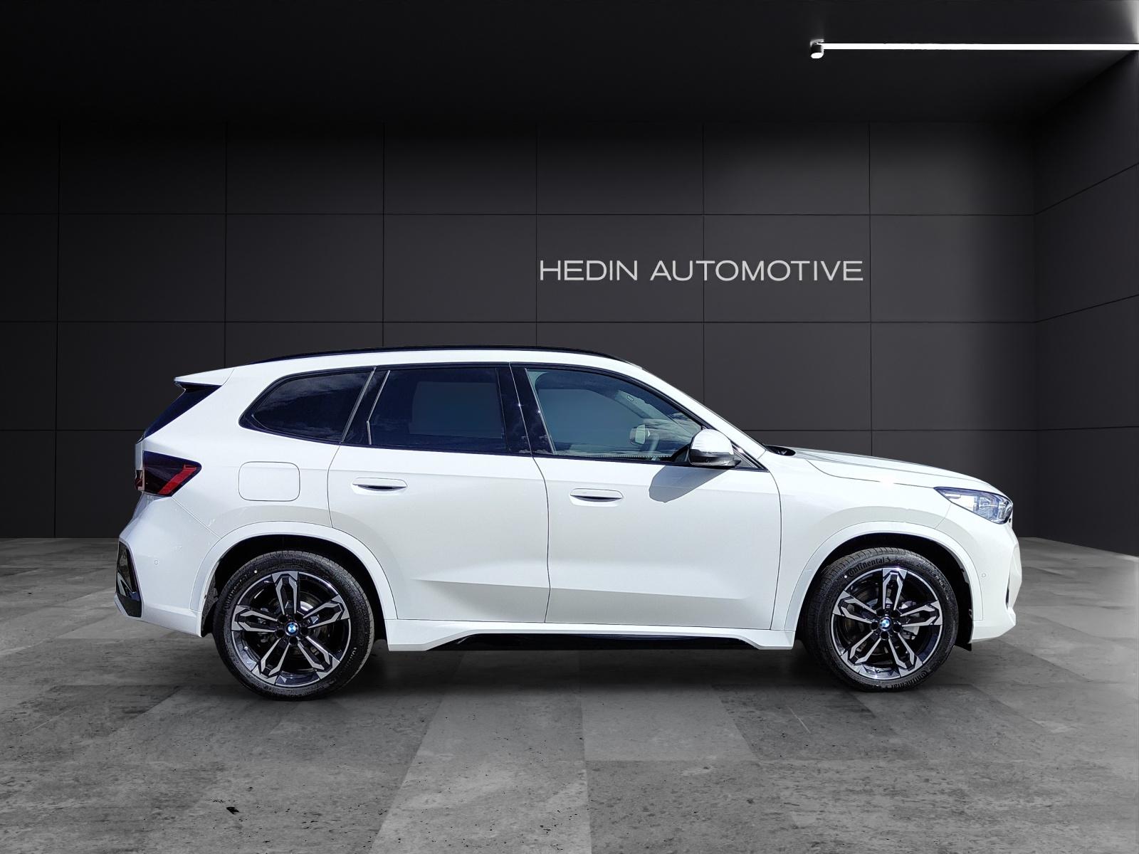 BMW iX1 30 xDrive-image-6