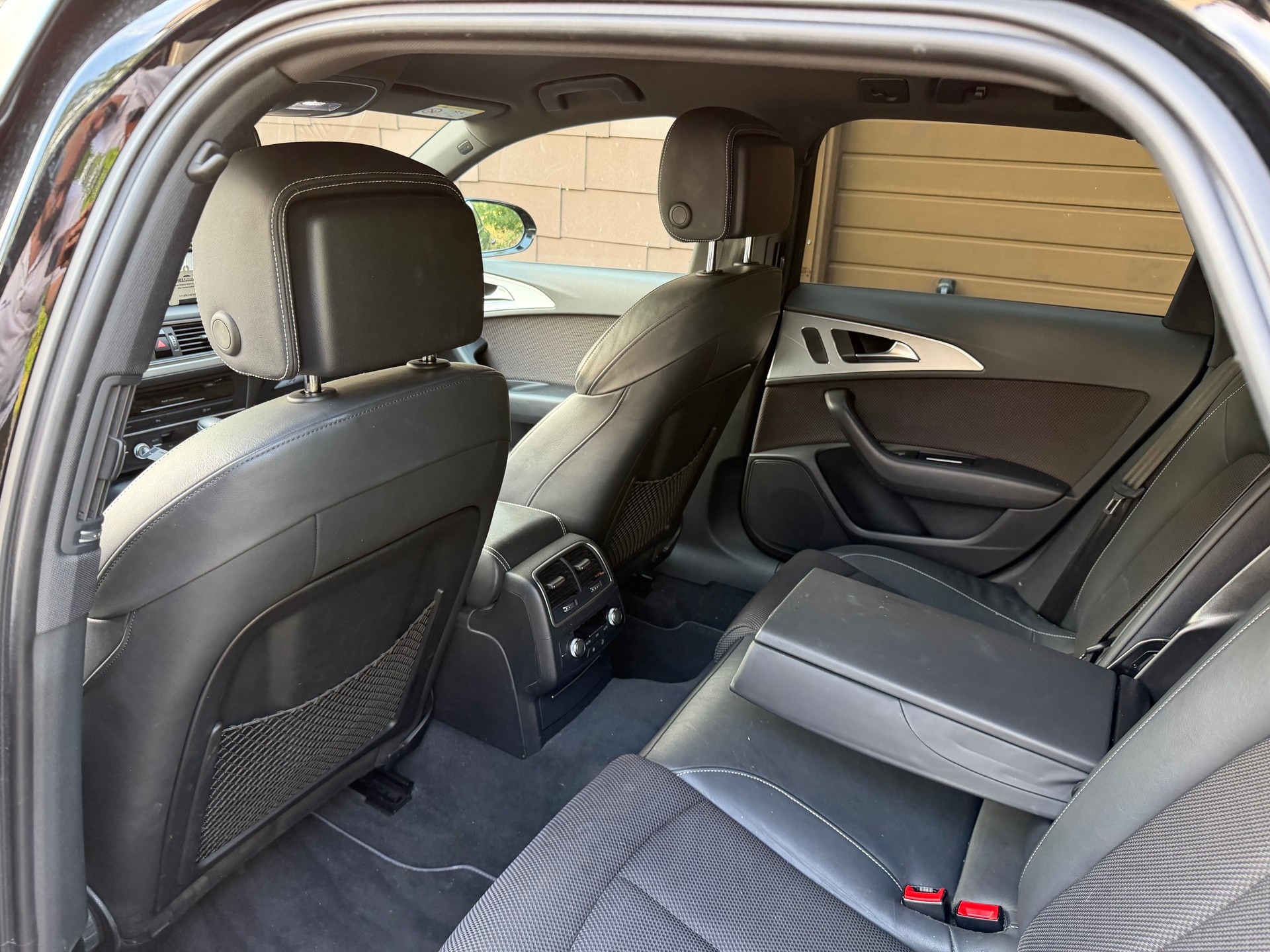 AUDI A6 Avant 2.0 TDI Attraction S-tronic **S-Line**-image-10