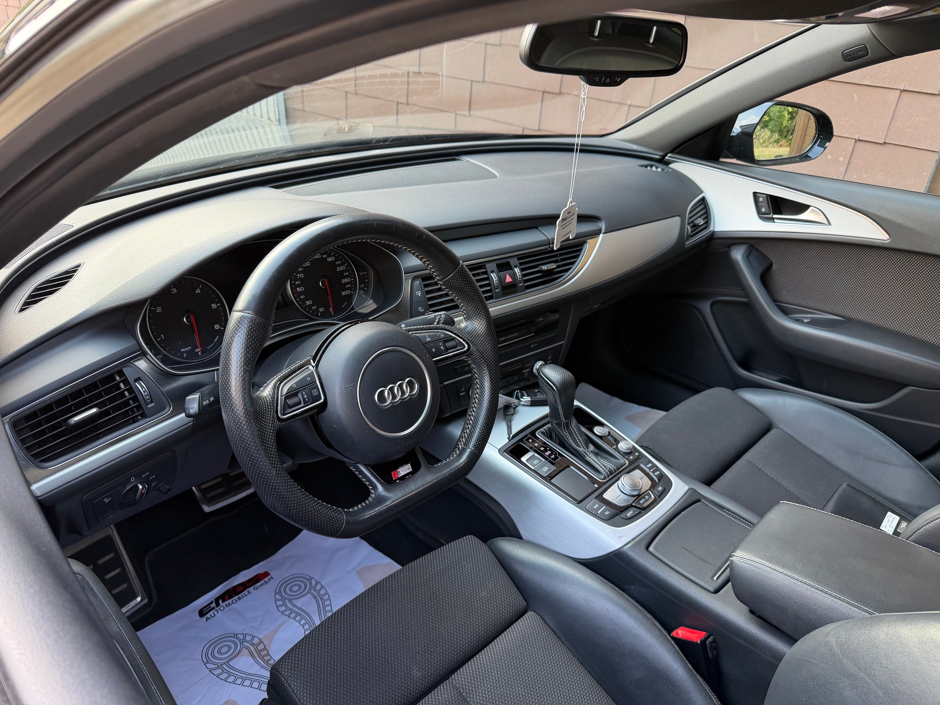AUDI A6 Avant 2.0 TDI Attraction S-tronic **S-Line**-image-9
