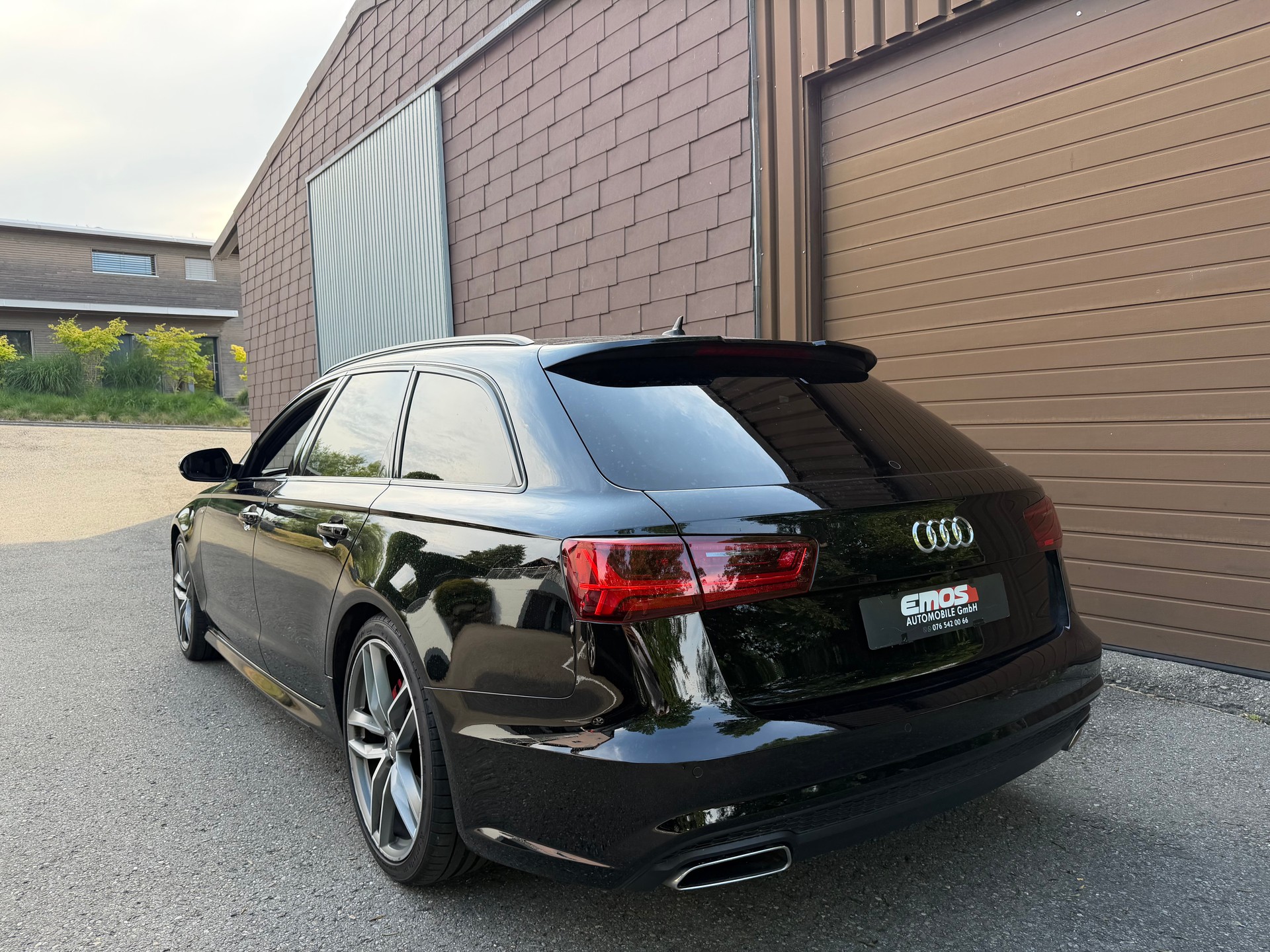 AUDI A6 Avant 2.0 TDI Attraction S-tronic **S-Line**-image-4