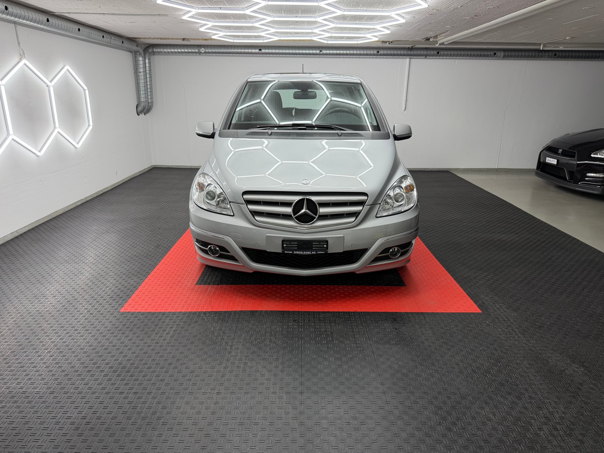 MERCEDES-BENZ B 180 Selection Autotronic-showroom-element-1