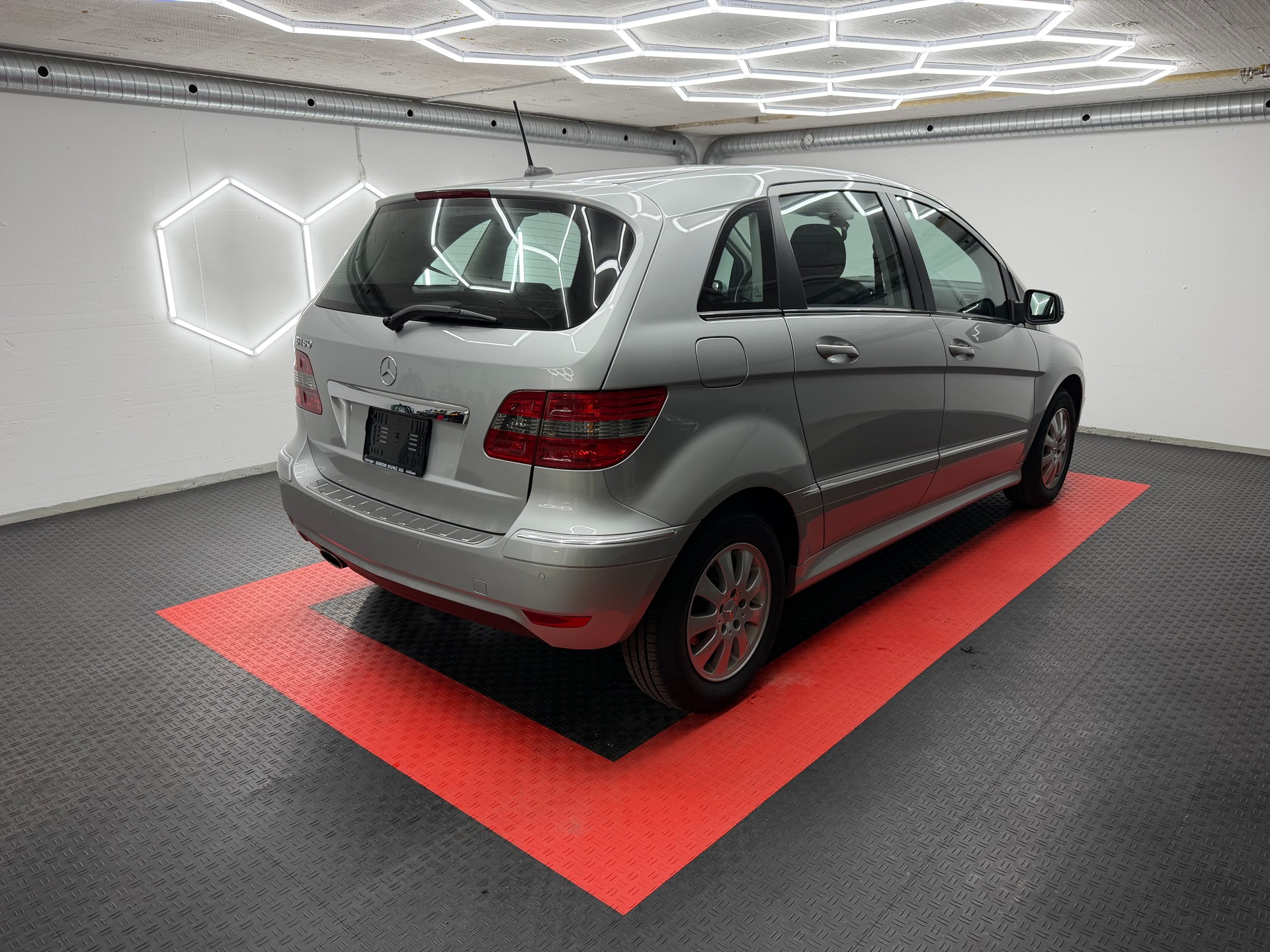 MERCEDES-BENZ B 180 Selection Autotronic-showroom-element-3