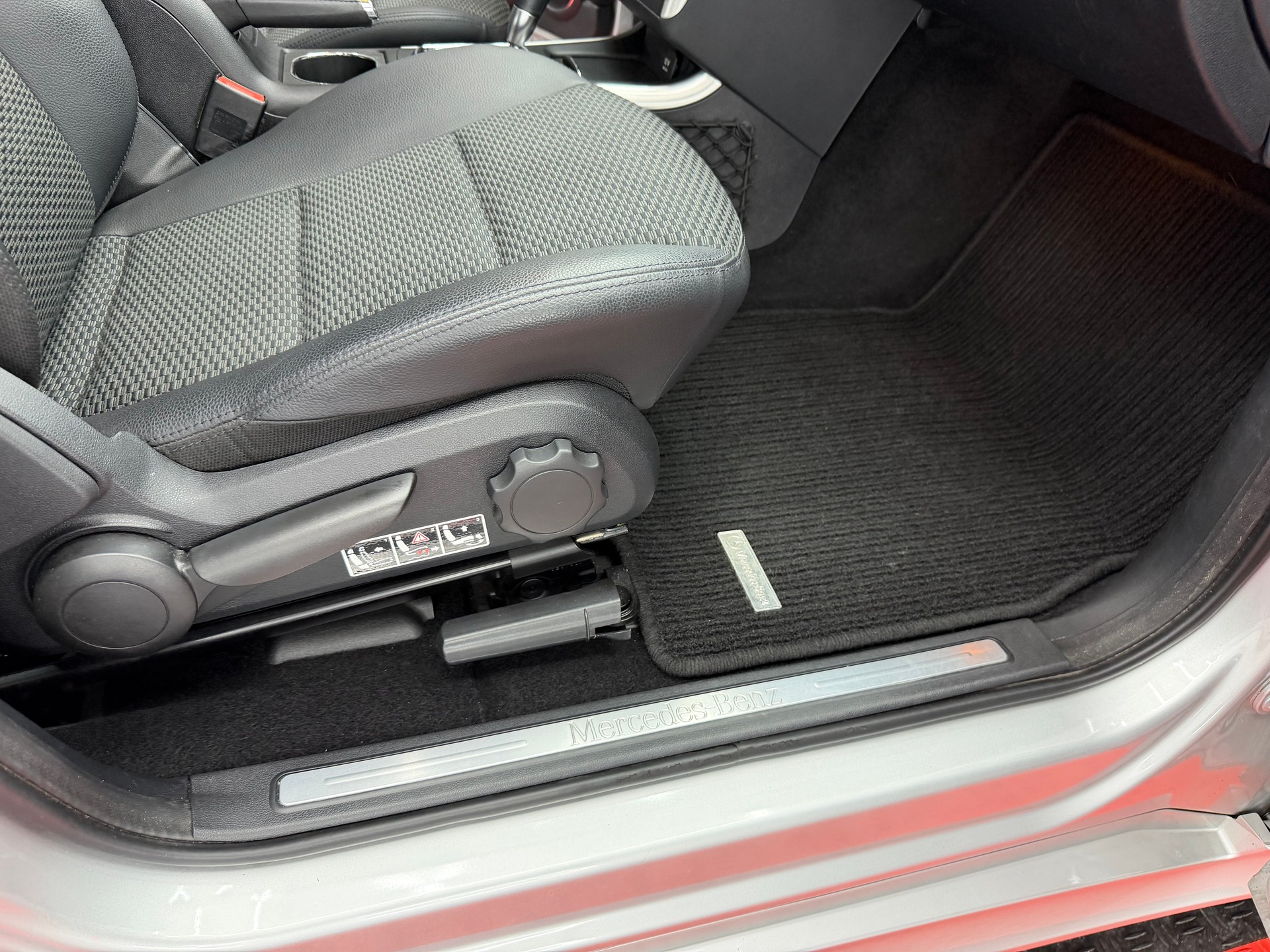 MERCEDES-BENZ B 180 Selection Autotronic-image-11