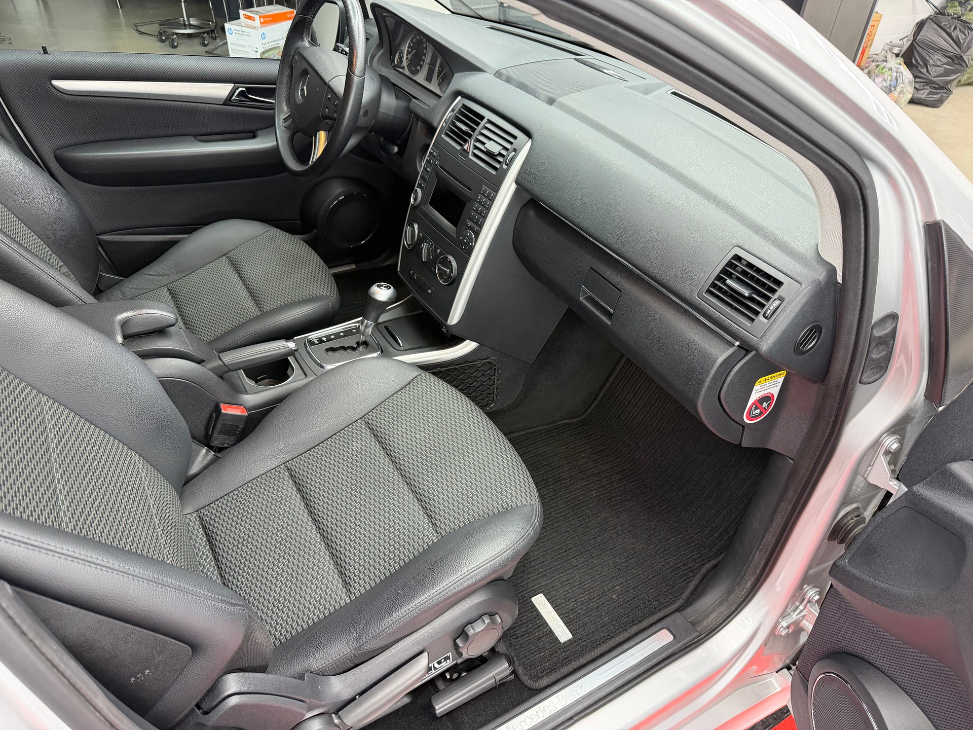 MERCEDES-BENZ B 180 Selection Autotronic-image-9