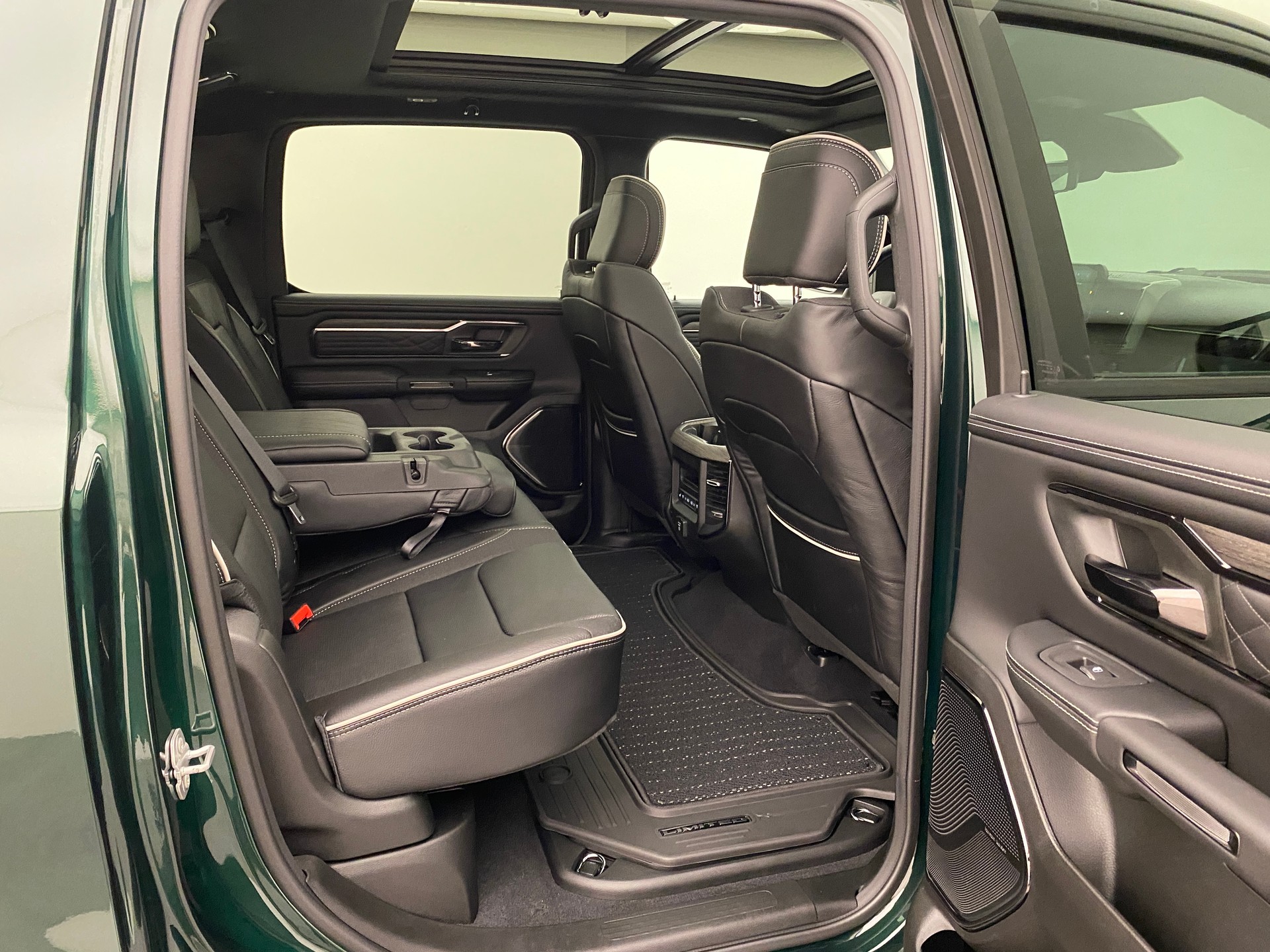 DODGE Ram 1500 5.7 Limited Night eTorque MY 2026-image-12