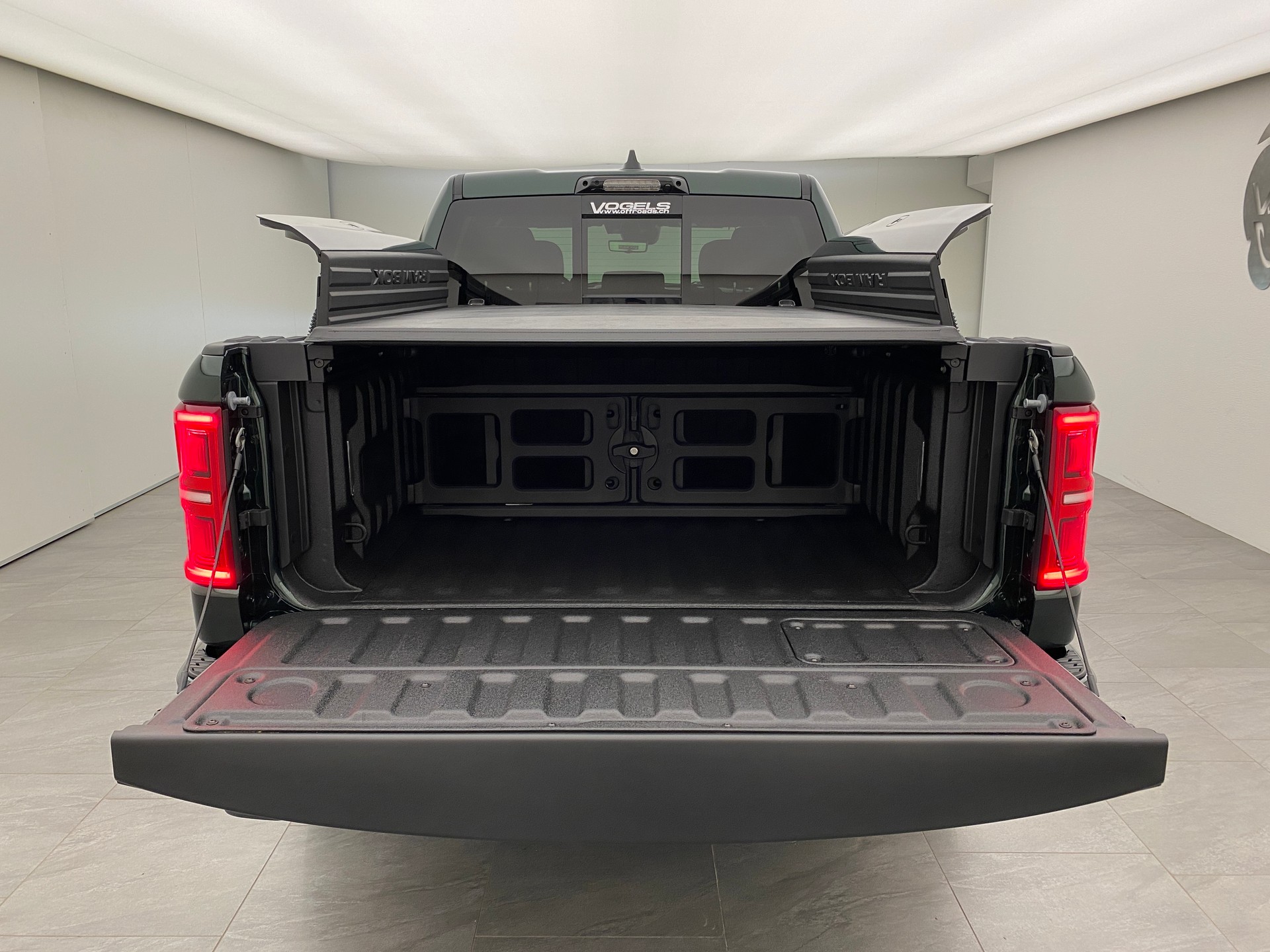 DODGE Ram 1500 5.7 Limited Night eTorque MY 2026-image-14