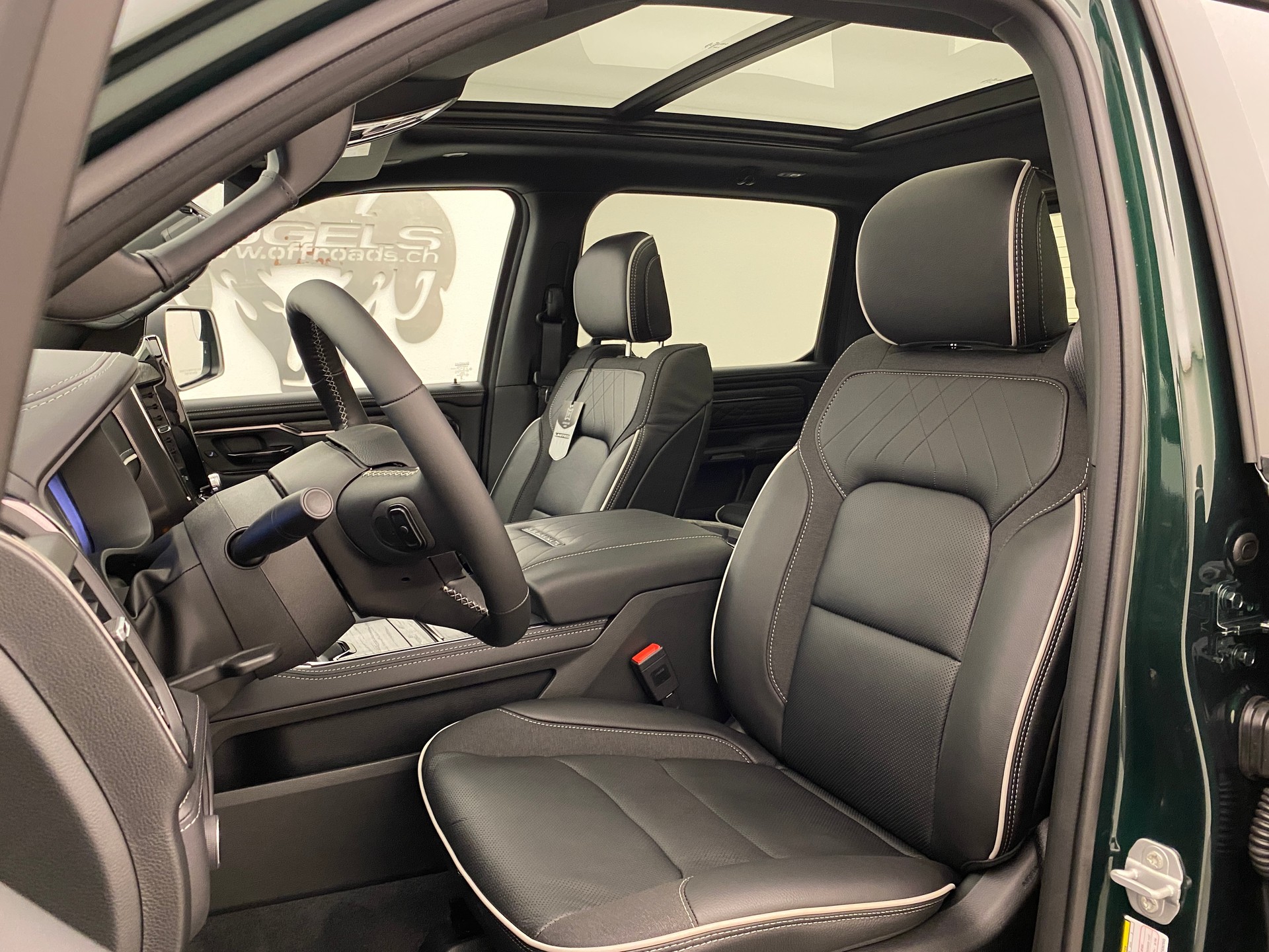 DODGE Ram 1500 5.7 Limited Night eTorque MY 2026-image-8