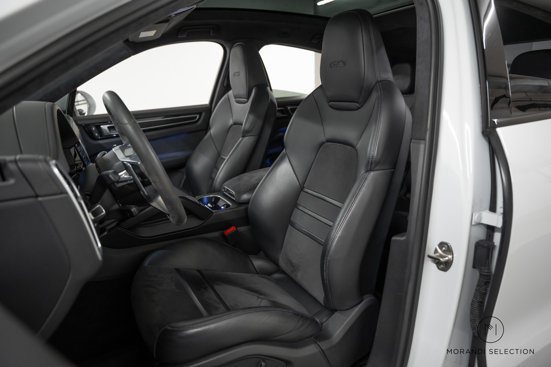 PORSCHE Cayenne Coupé 4.0 V8 GTS-image-12