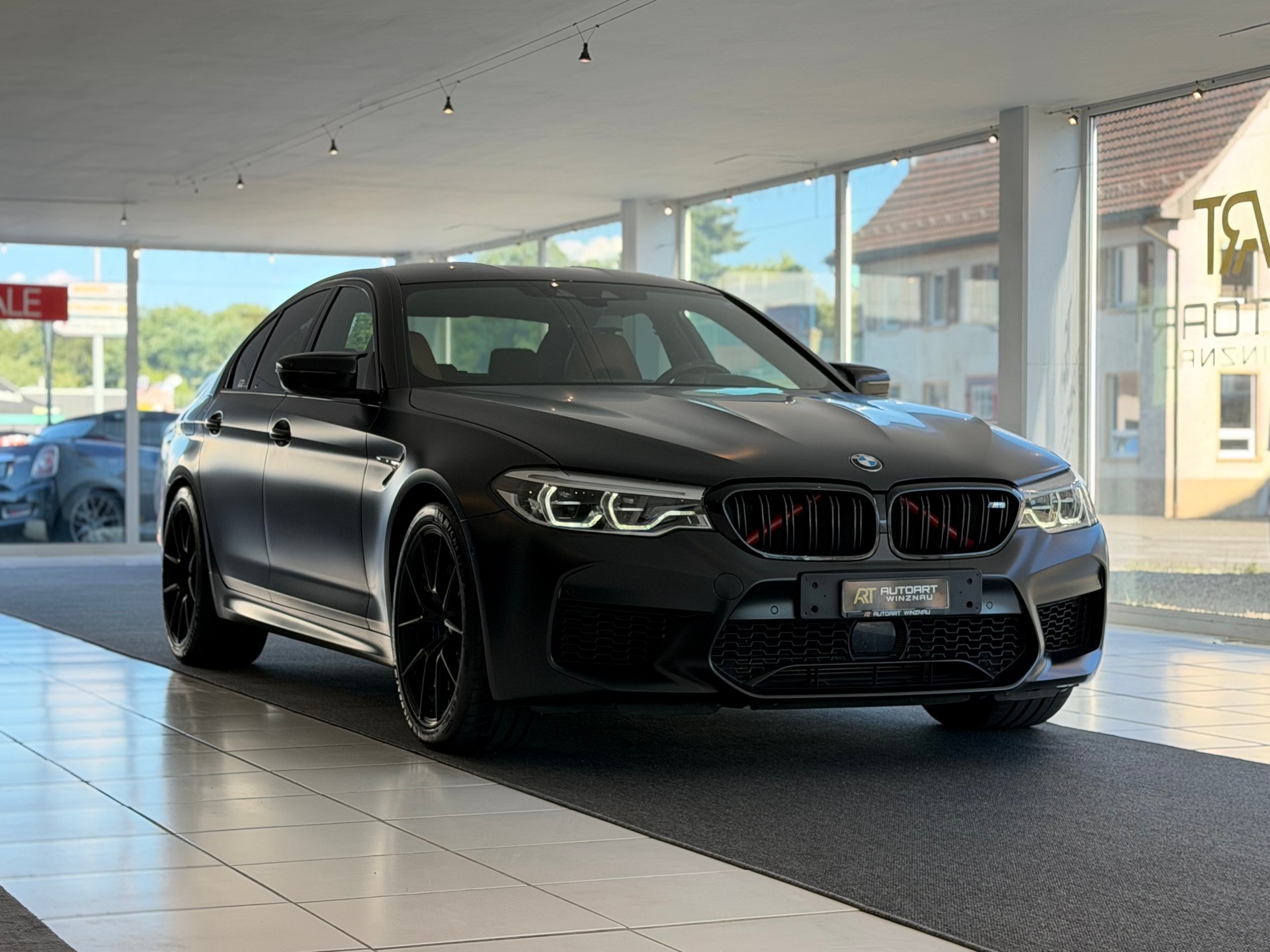 BMW M5 xDrive Drivelogic **Grail Auspuffanalge**-showroom-element-1