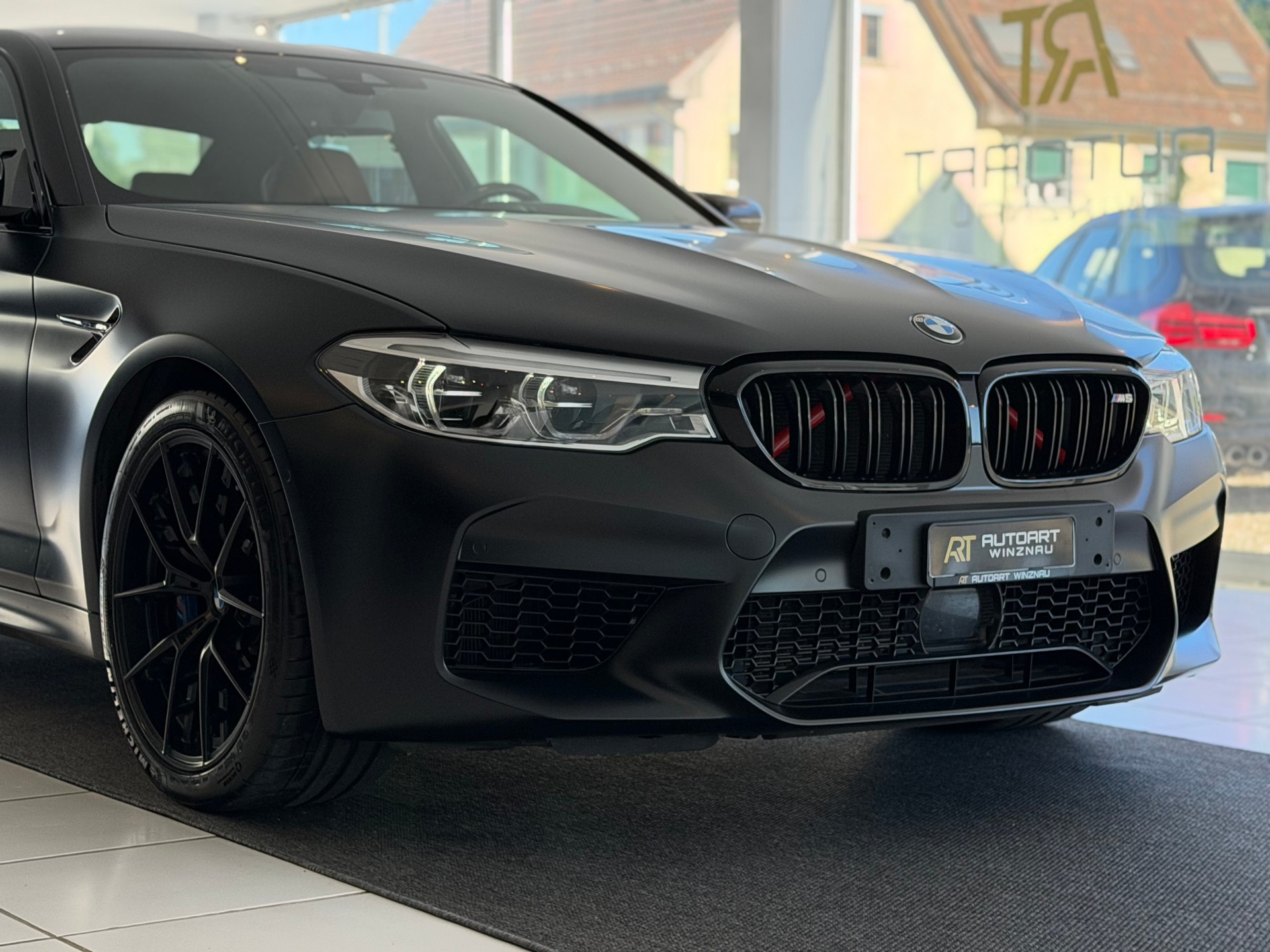 BMW M5 xDrive Drivelogic **Grail Auspuffanalge**-showroom-element-2