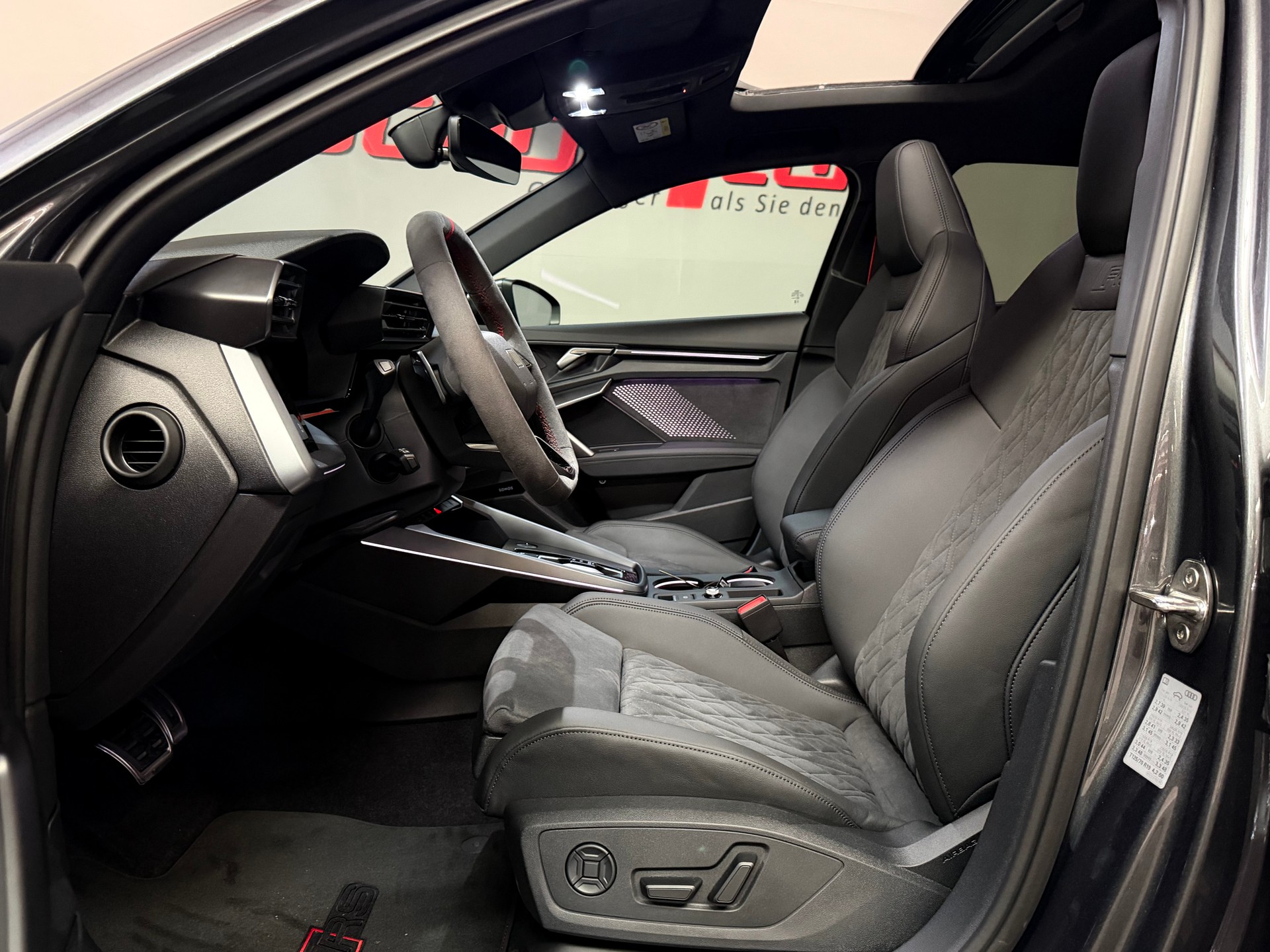 AUDI RS3 Sportback 2.5 TSI quattro S-tronic-image-15
